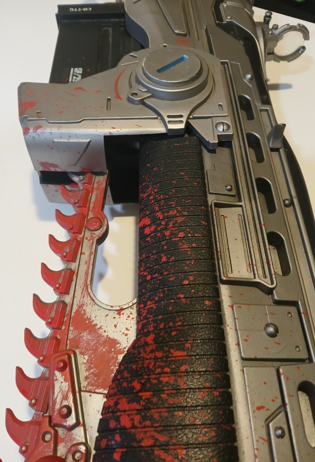NECA Gears Of War Lancer Replica 2008 – Bloody Lancer – 36″ Full Size Prop