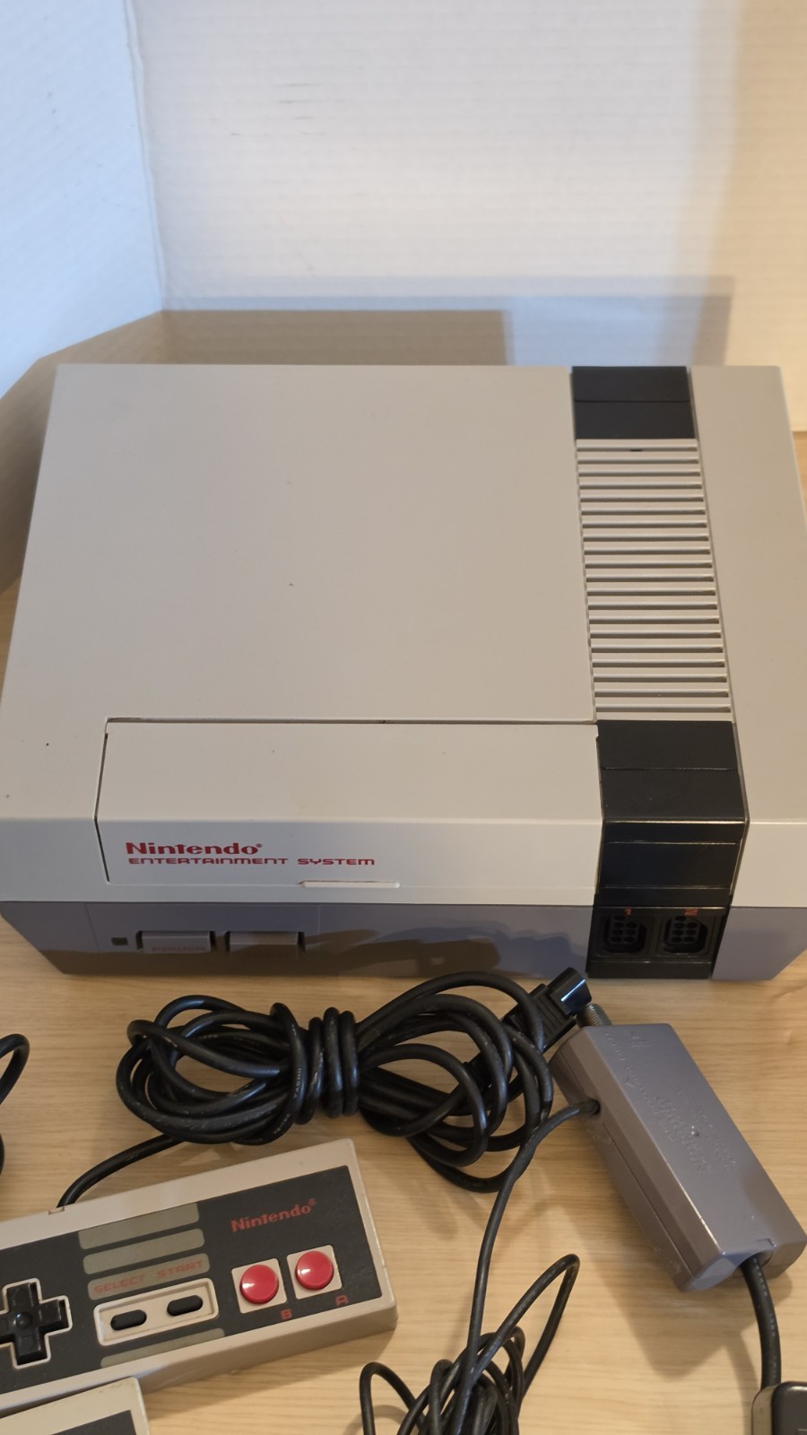 Nintendo NES Console Bundle Controllers And 4 Games Blink Red Light