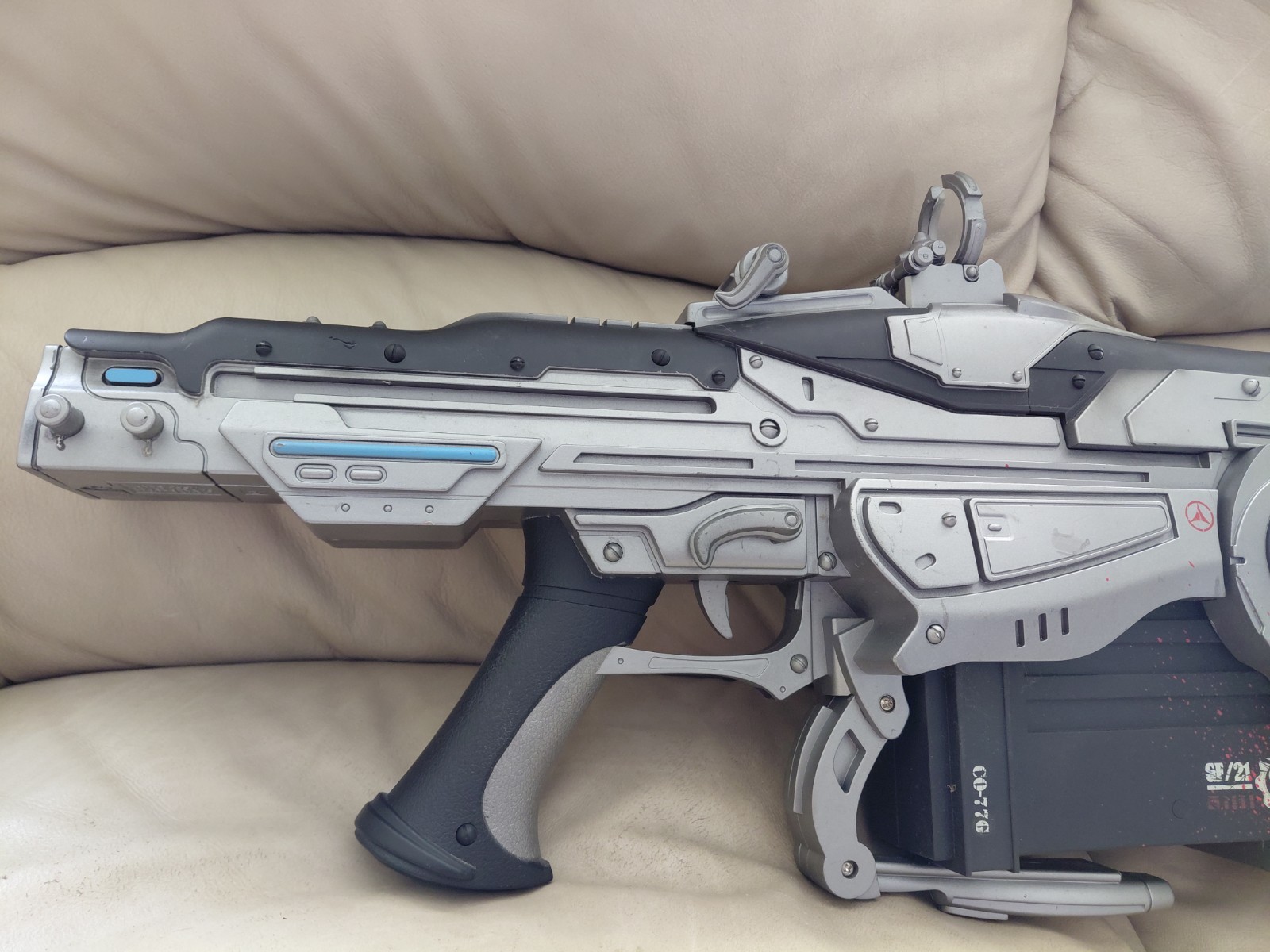 NECA Gears Of War Lancer Replica 2008 – Bloody Lancer – 36″ Full Size Prop