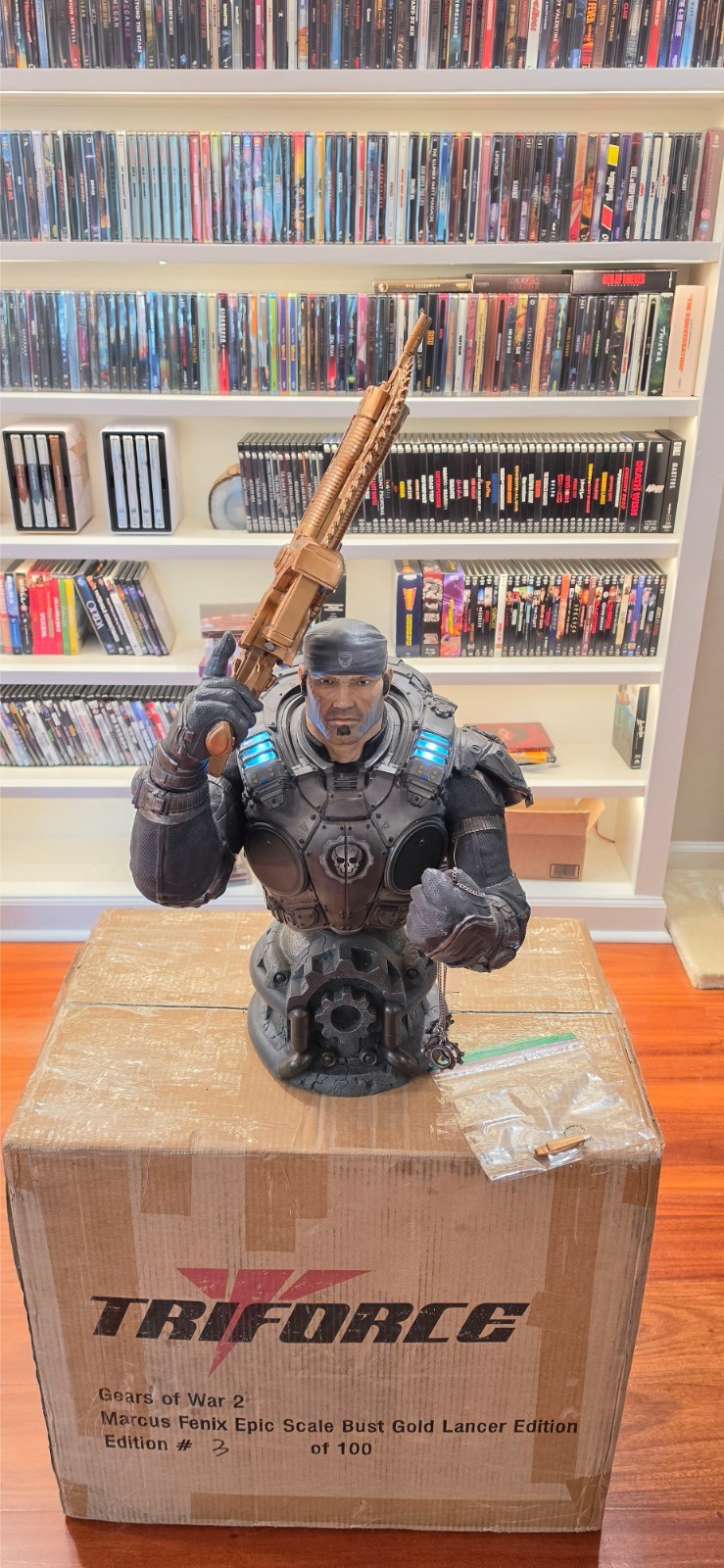 Triforce Gears Or War 2 Marcus Fenix Epic Scale Bust Gold Lancer Ed. *Damaged*