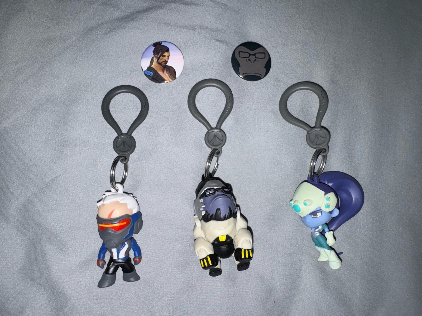 Overwatch Backpack Clips Lot Of 3 Hangers Bling Keychains + 2 Button Pins