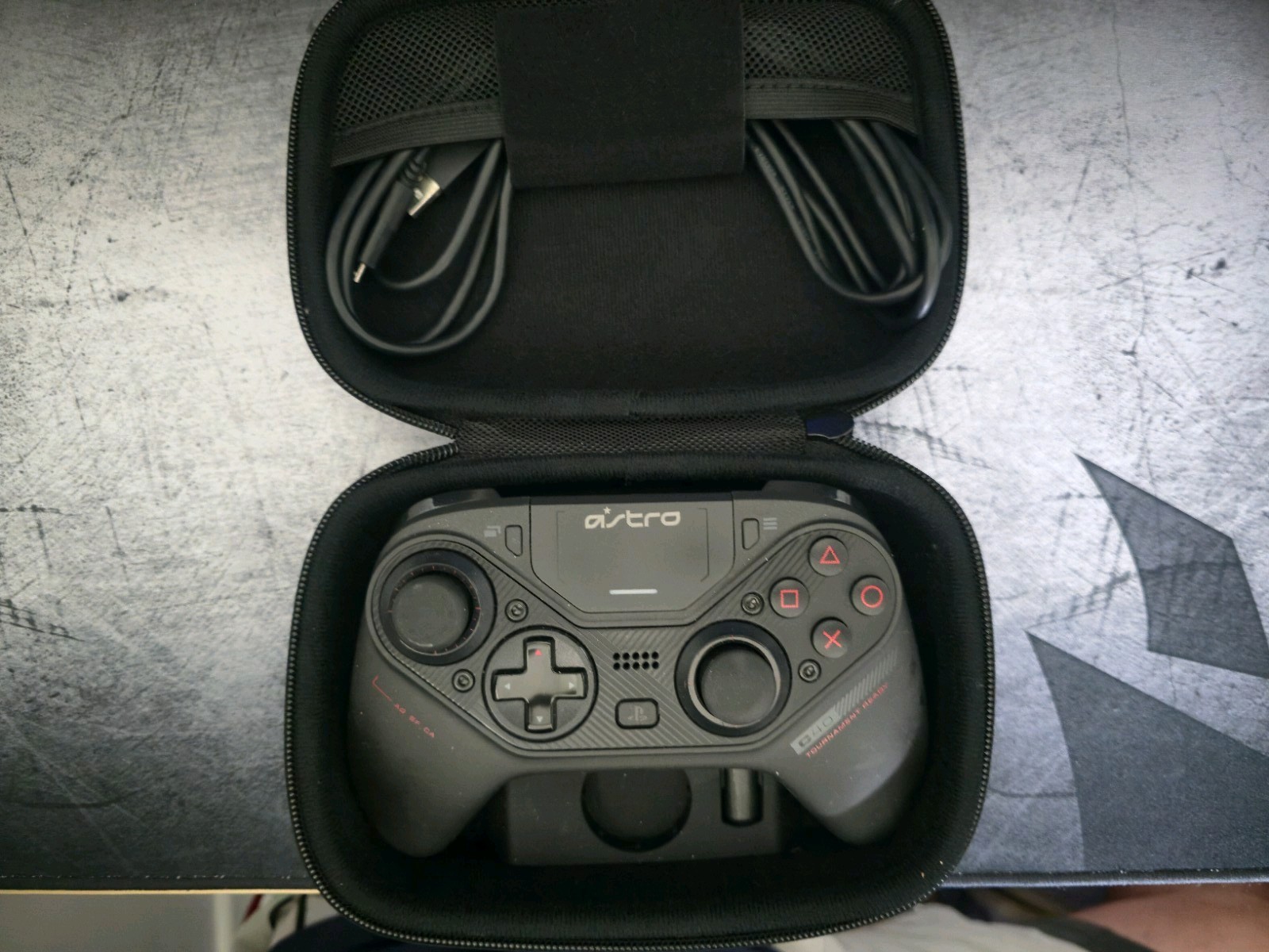 Astro C40 tournament ready wireless/wired controller for PS4/PC – black