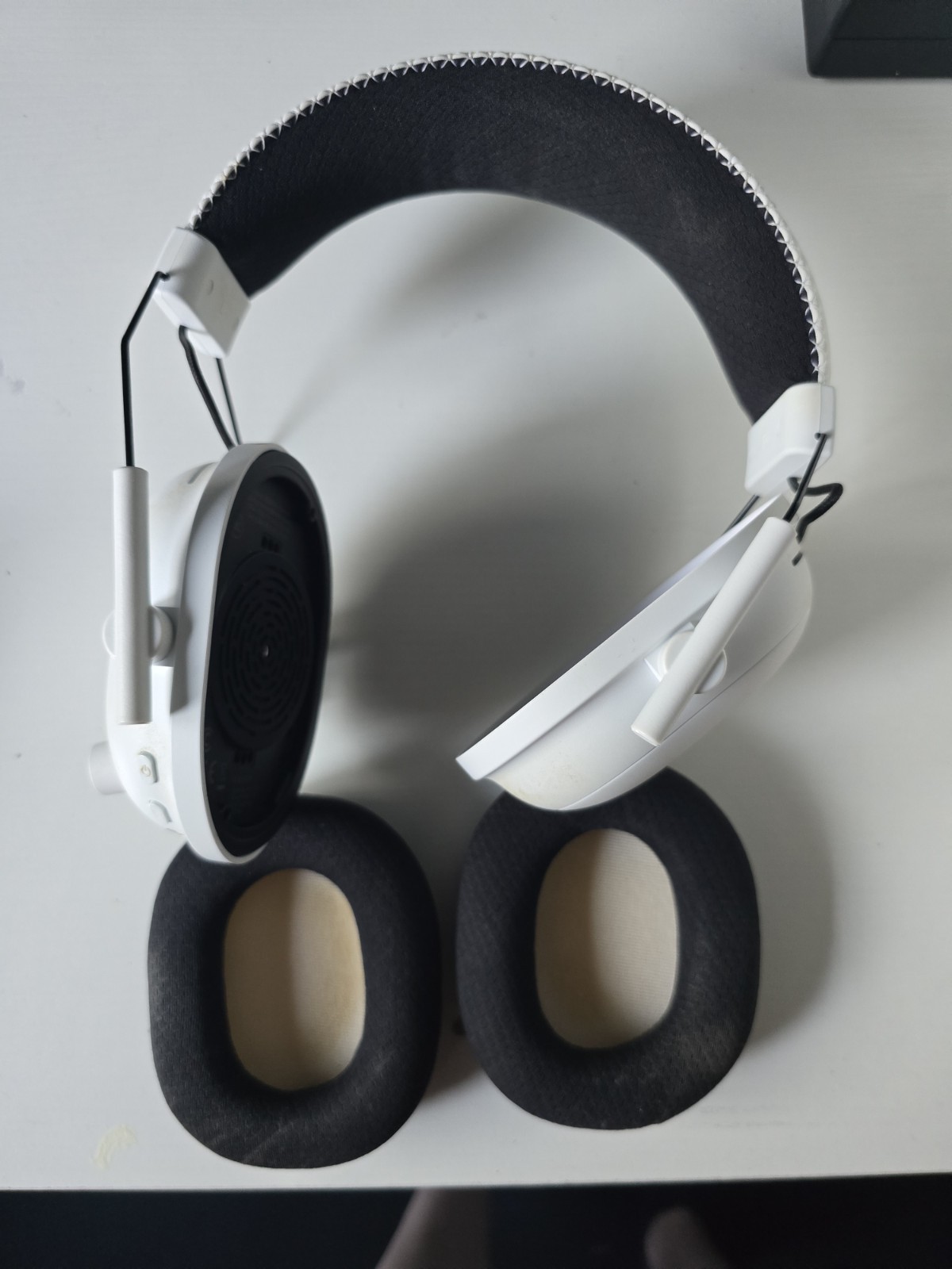 Razer BlackShark V2 Pro 2.4GHz Wireless Headset w/ Detachable Boom Mic White