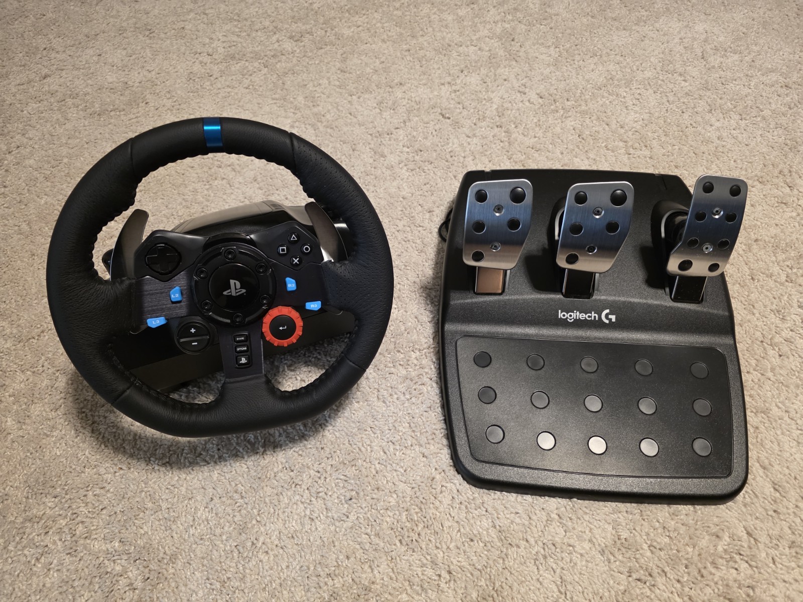 Logitech G29 Driving Force Racing Wheel w/ Pedals Wired USB for PS4 PS3 PC