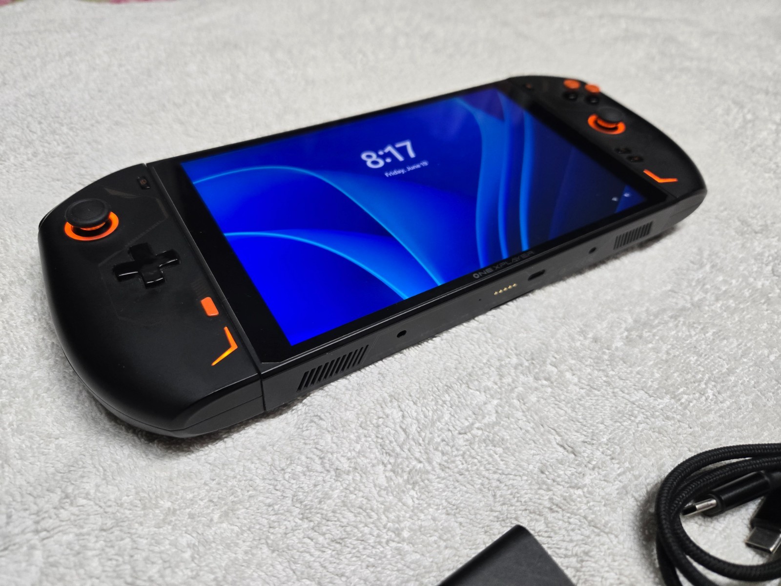 OneXPlayer 2 Pro Handheld 8.4″ AMD Ryzen 7 7840U 32GB RAM 2TB SSD Windows 11