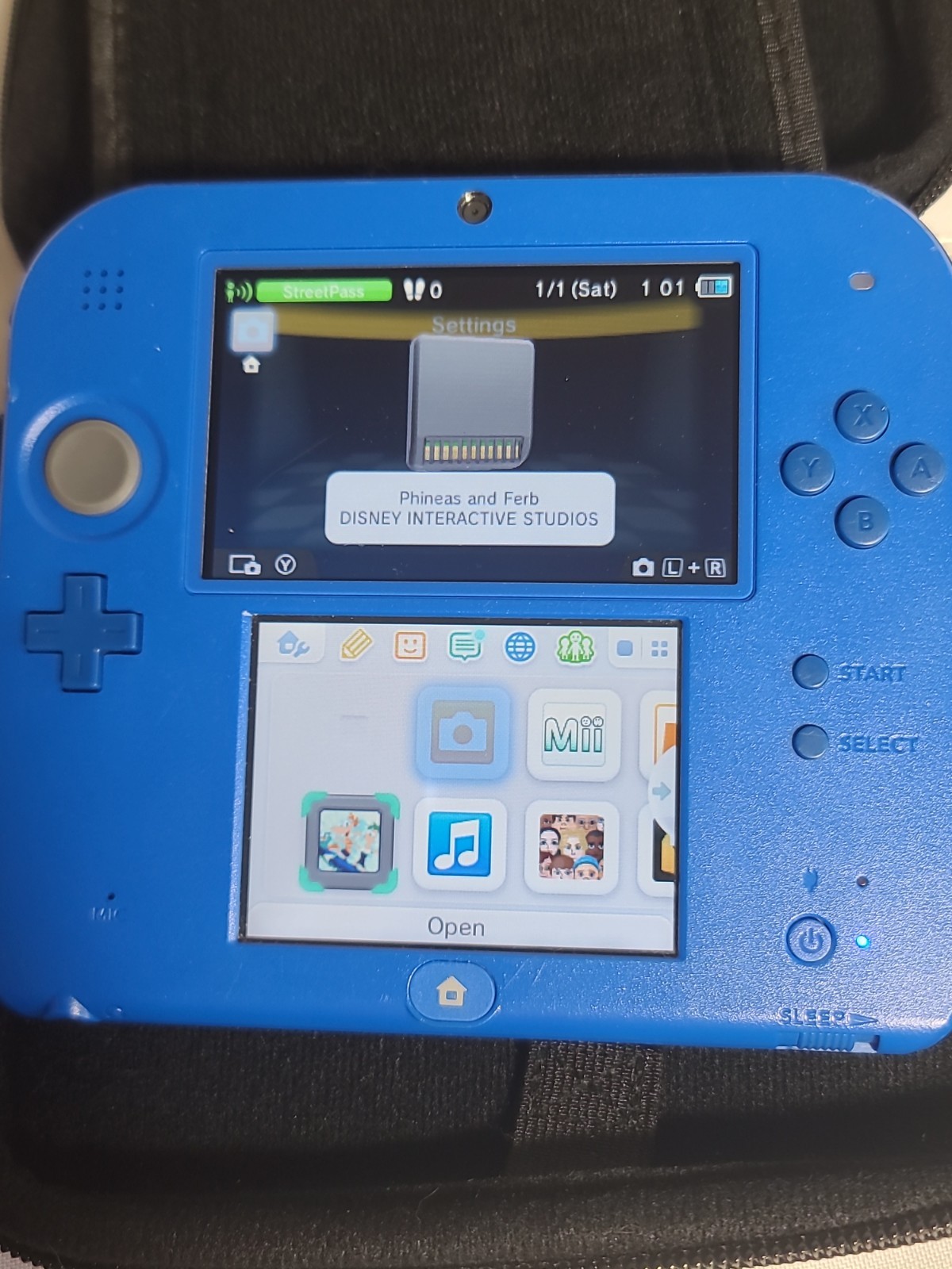 Nintendo 2DS Blue/Black Handheld Console Wi-Fi 4GB Region Free FTR-001 W/Game