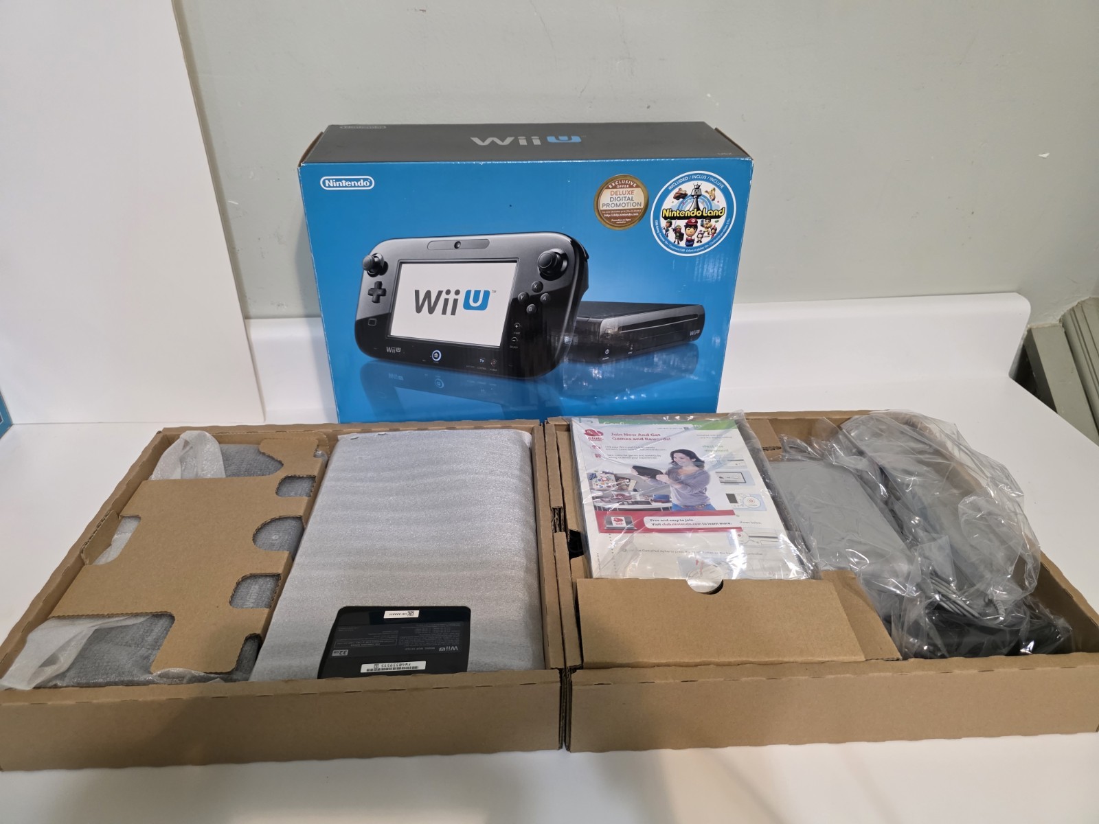 Nintendo Wii U Deluxe Set 32GB Black Console w/ GamePad, Cables, Box, Manuals