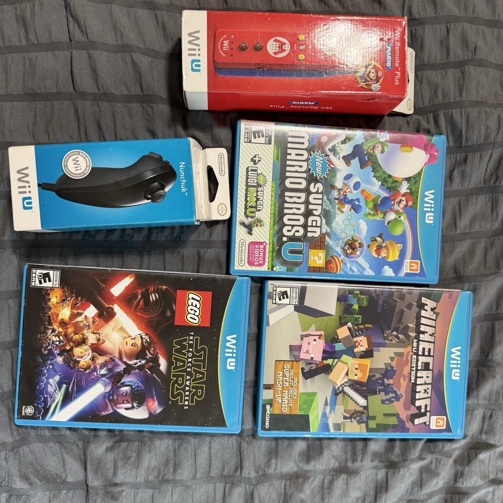 Nintendo Wii U 32GB Console Bundle GamePad Remote Plus Nunchuk NTSC-U/C