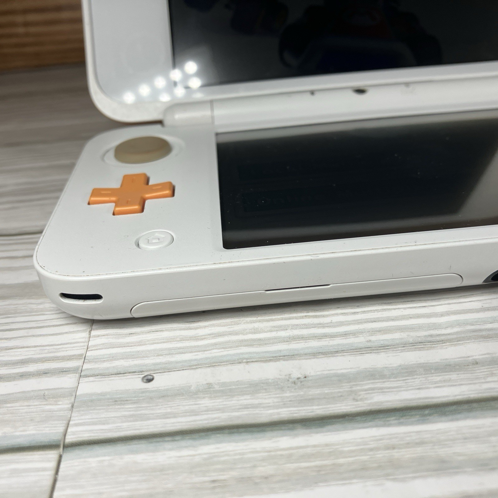New Nintendo 2DS XL White & Orange TESTED & WORKING W/ Charger Stylus Mario Kart