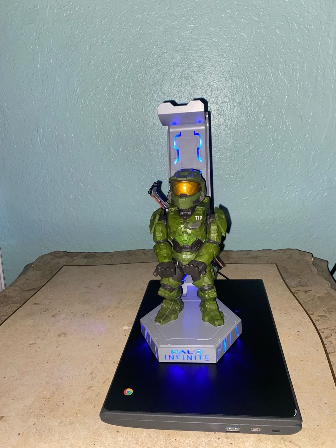 Halo Infinite Master Chief Deluxe Cable Guy Light-Up Phone and Controller Holder