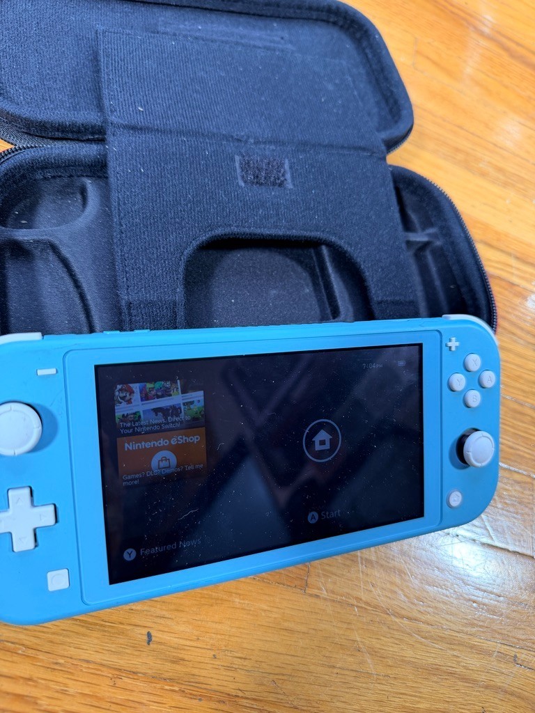 Nintendo Switch Lite Turquoise Blue w/ Carrying Case – Works Great