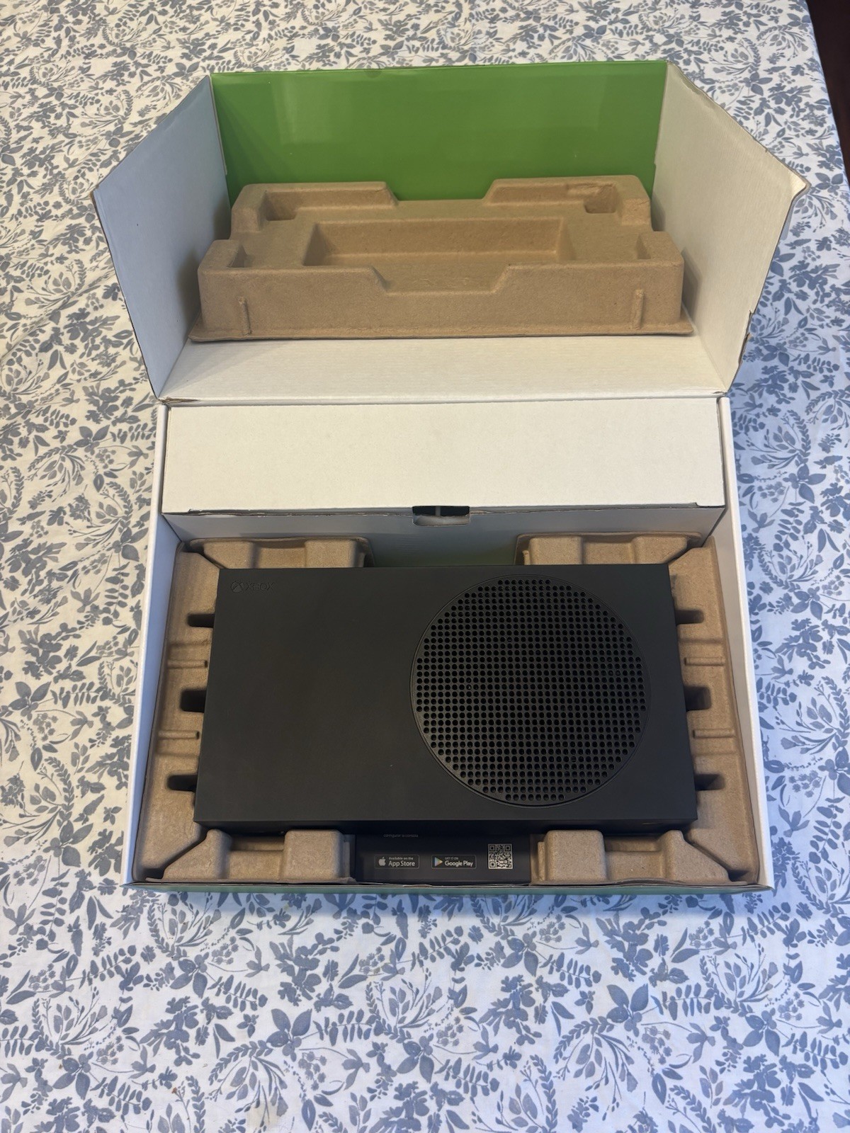 Microsoft Xbox Series S 1TB Black Console 1440p 120FPS w/2 Controllers & Charger