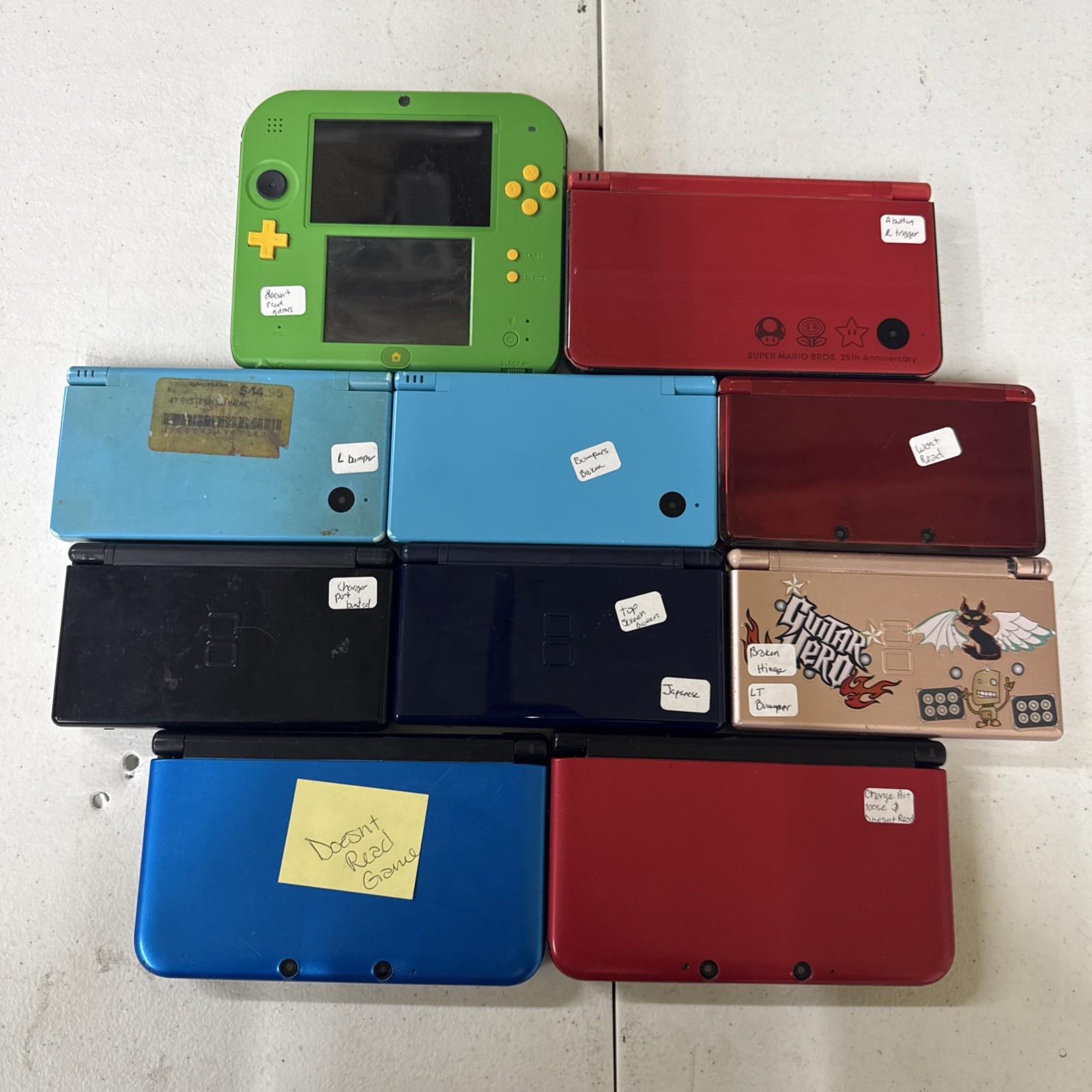 Lot of Nintendo 3DS/2DS/3DS XL Handhelds (For Parts/Repairs)