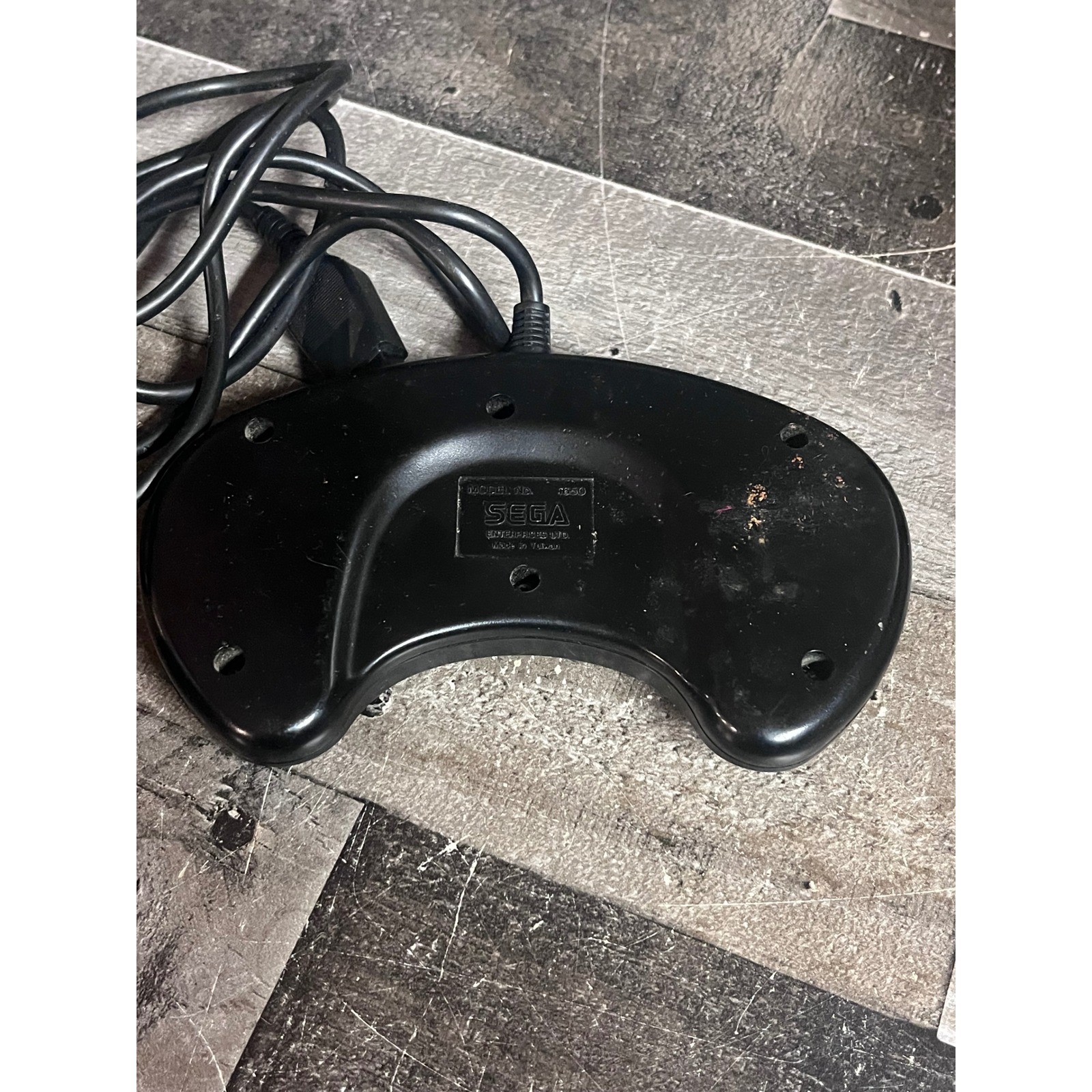 Sega Genesis Control Pad Model 1650 3-Button Wired Controller with Original Box