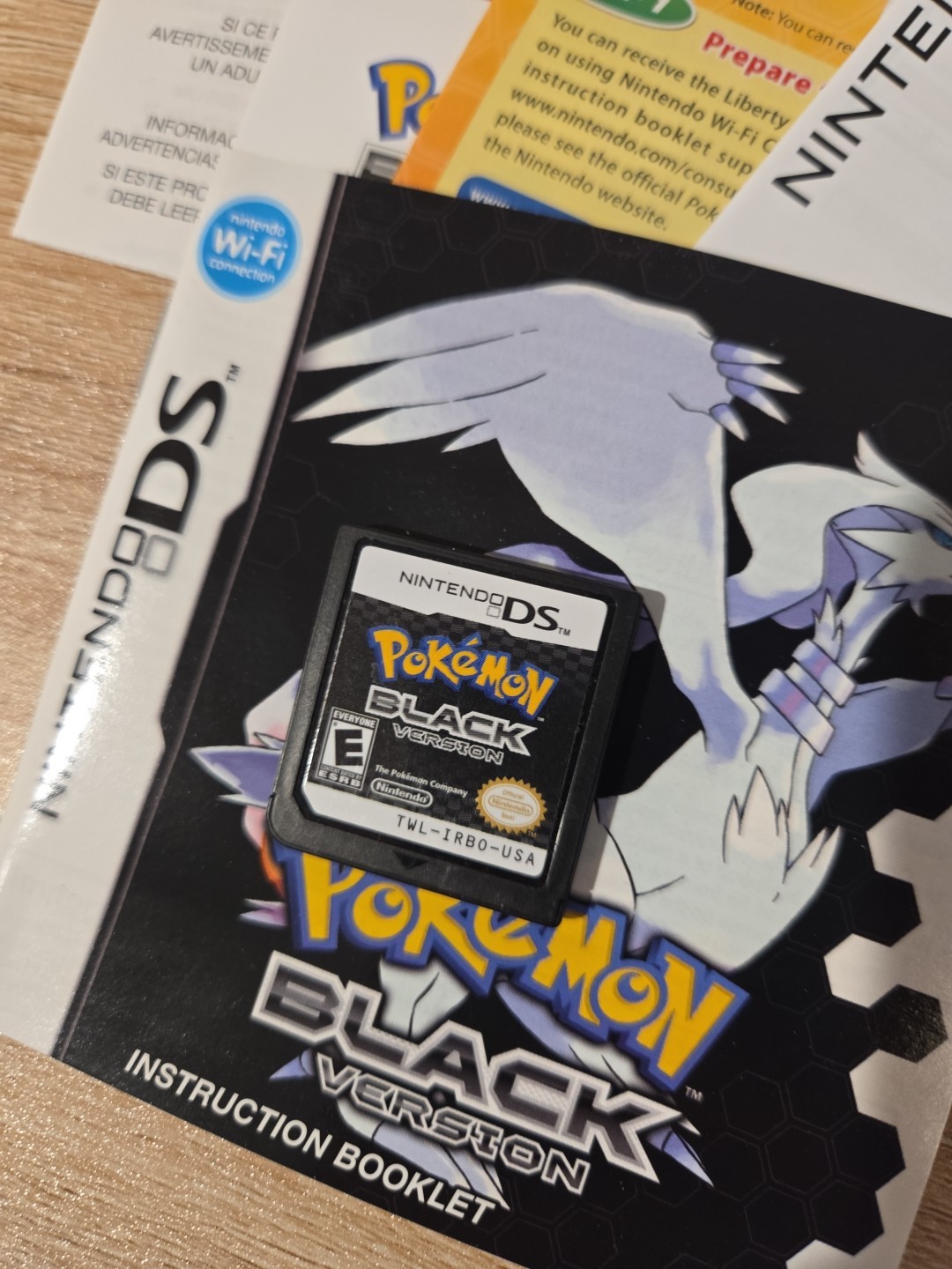Pokemon Black Nintendo DS Video Game Complete In Box Very Good Condition