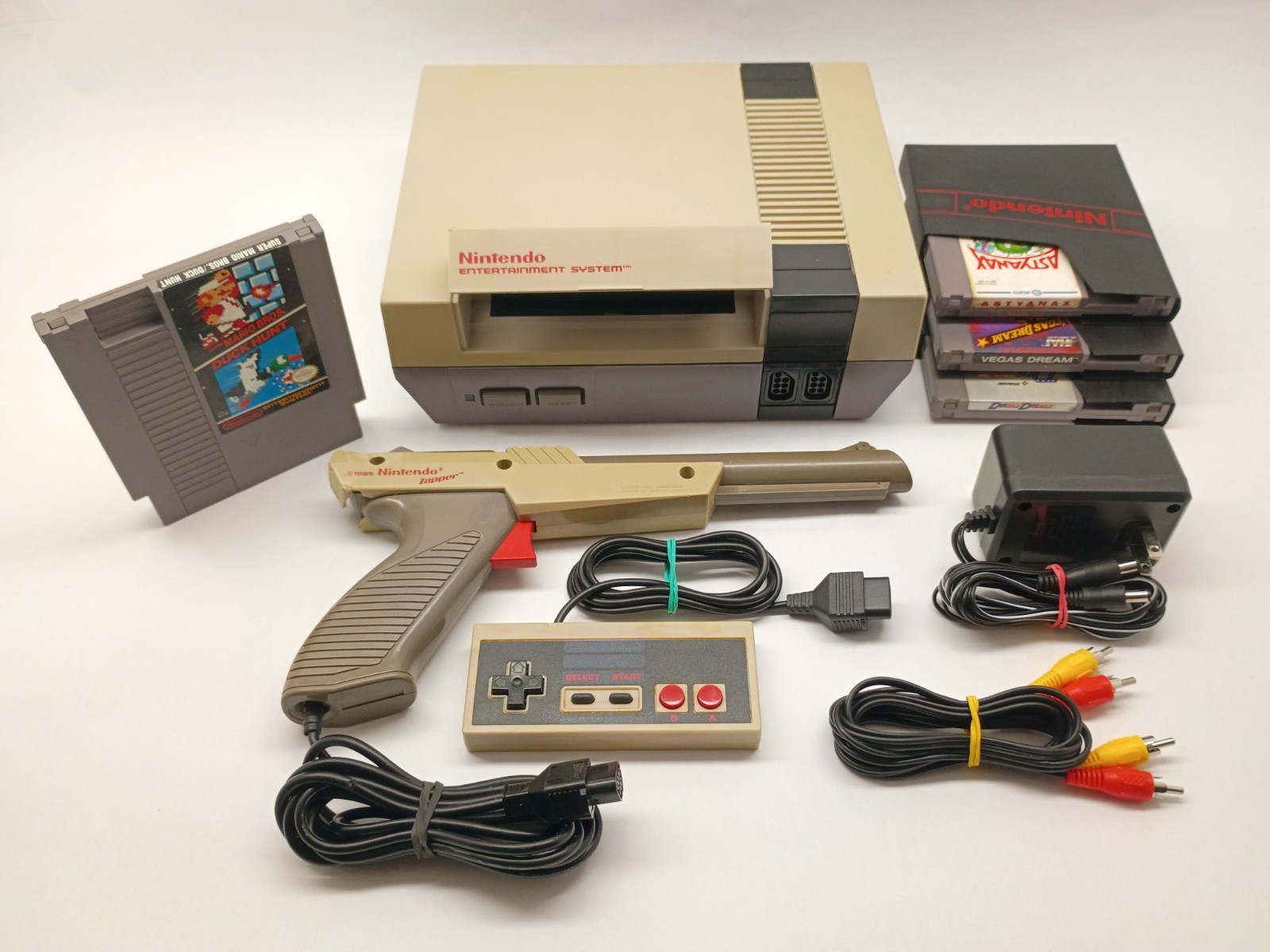 Nintendo NES-001 Console Bundle – Mario/Duck Hunt + 3 Games – Everything Works!
