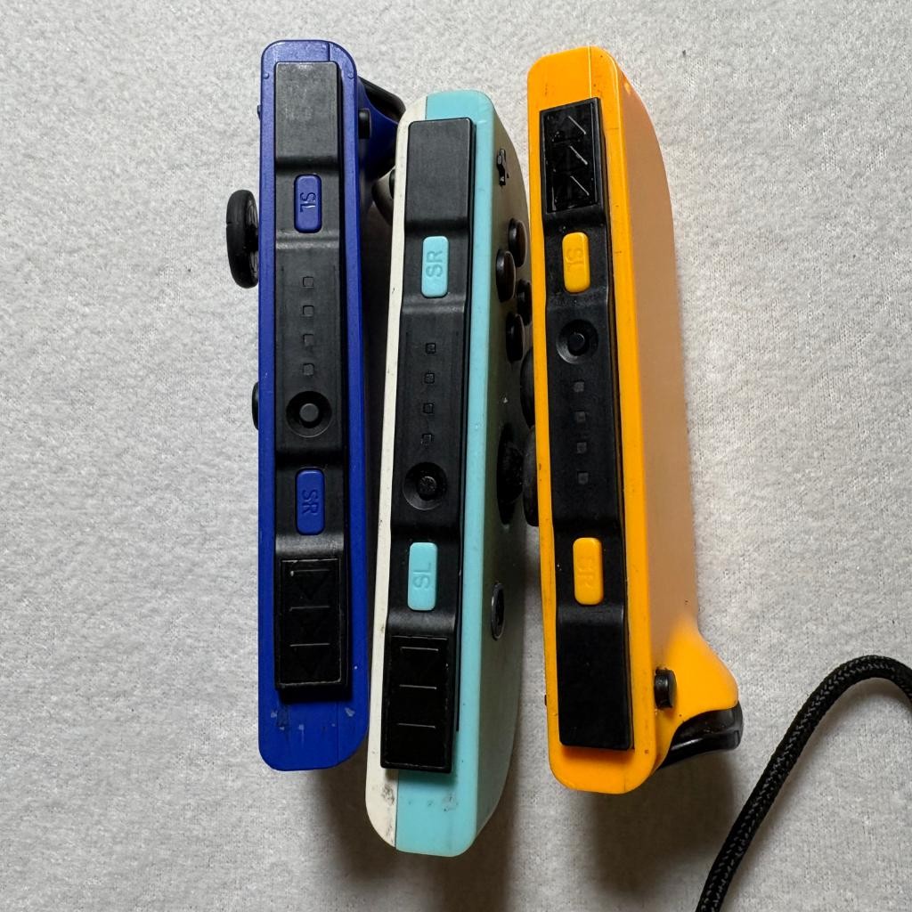 Nintendo Switch Joy-Con Controllers Lot of 3 Blue Light Blue Yellow For Parts