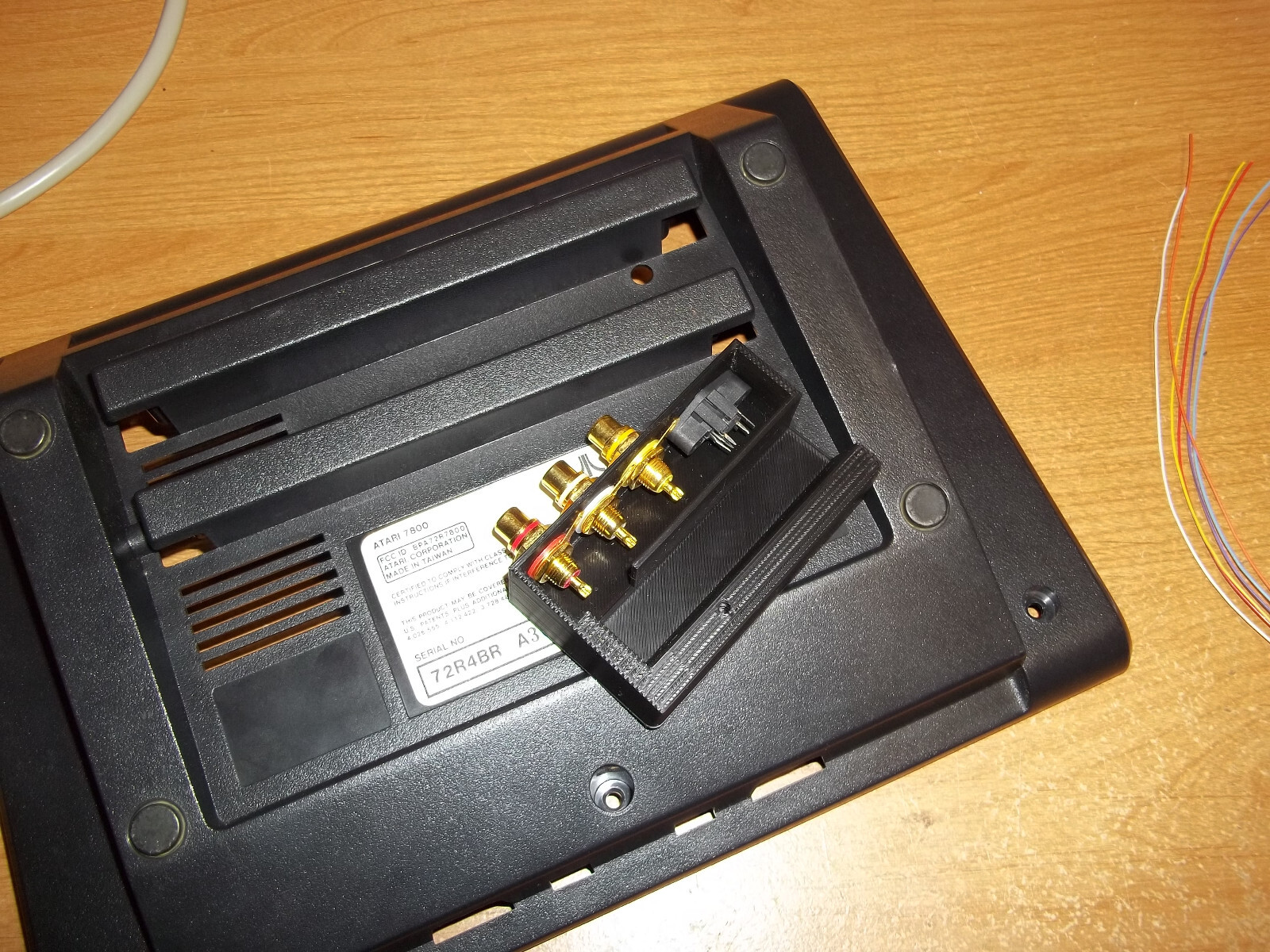 Atari 7800 No Cut No Drilling A/V Mod Bracket Box S-Video Composite Stereo Audio