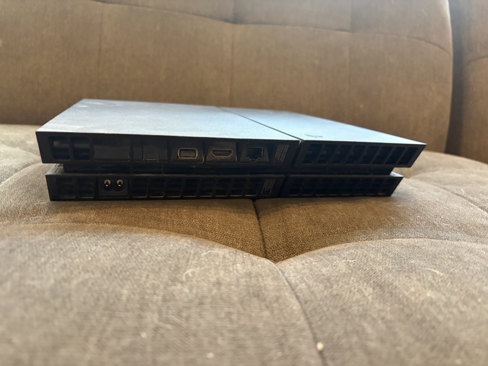 Sony PlayStation 4 PS4 Console Bundle w/ 3 Controllers, Games & Extra Storage