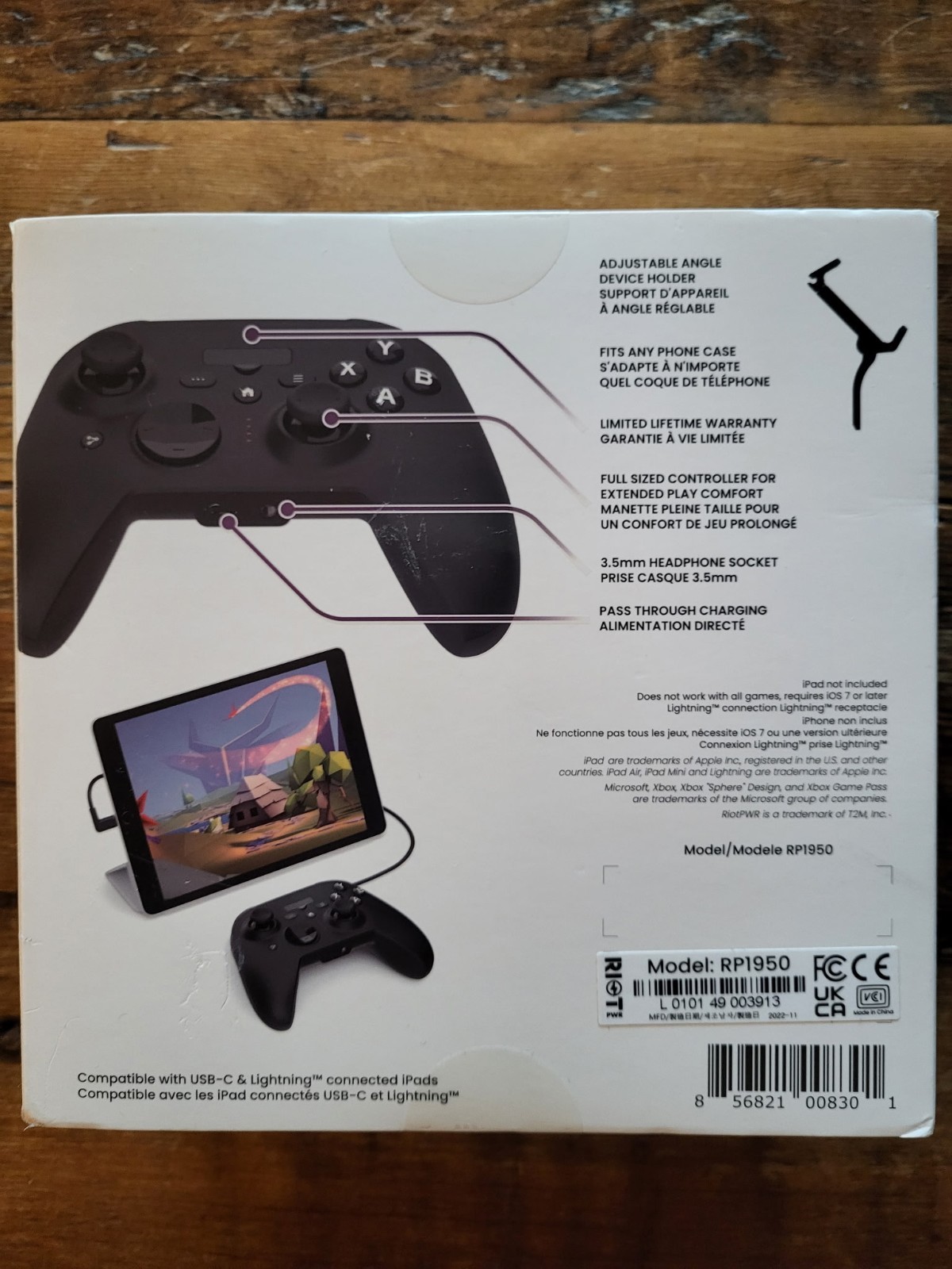 RiotPWR Cloud Gaming Controller for iOS devices – Comes with Lightning and USB-C
