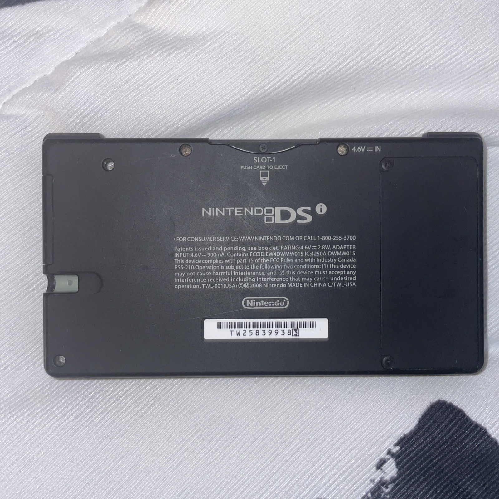 Nintendo DSi Black Handheld System w/ Camera TWL-001 w /Charger
