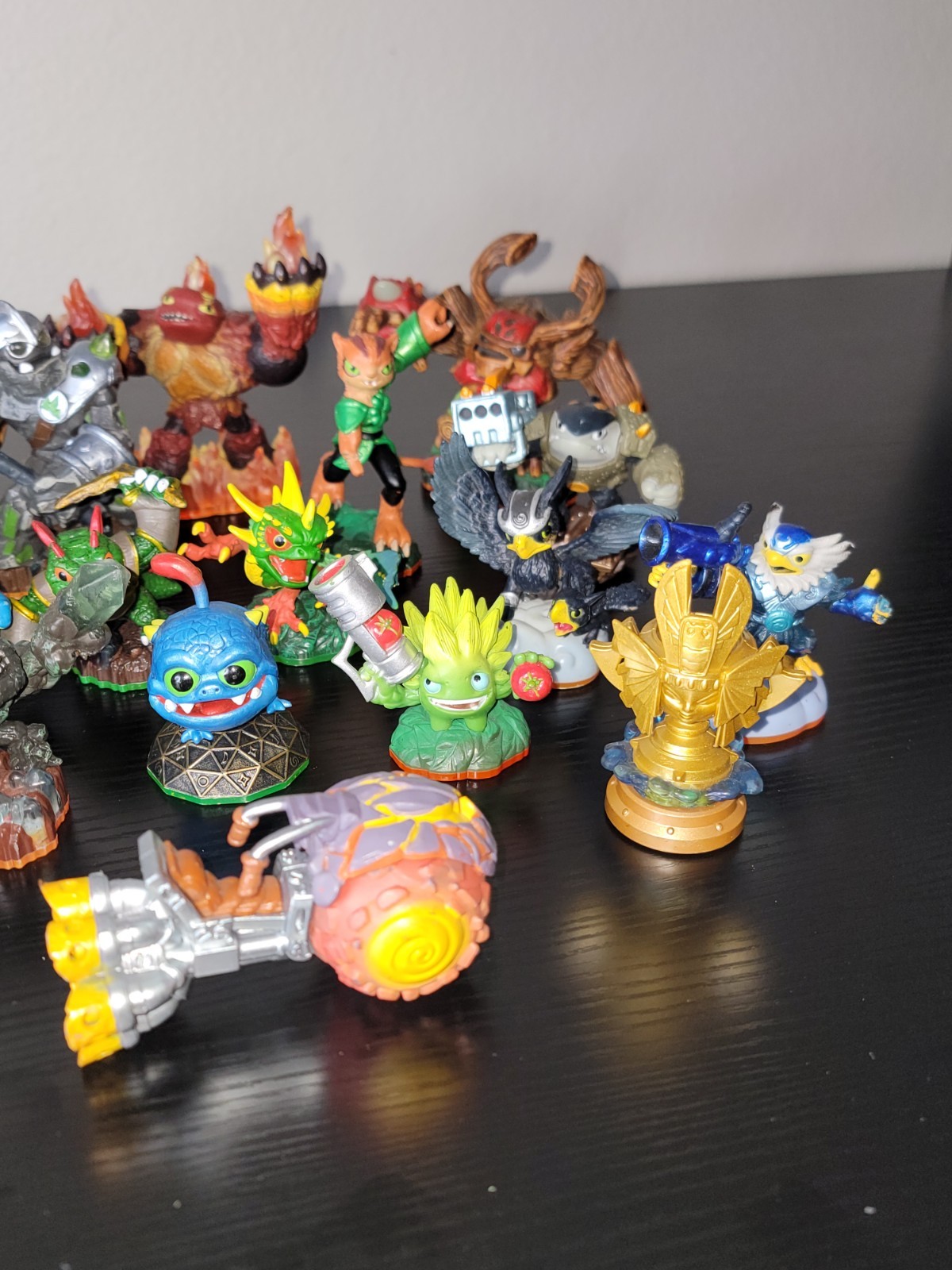 🔥Activision Skylanders Mixed Lot of 19 Collectible Figures (Some Damage)🔥