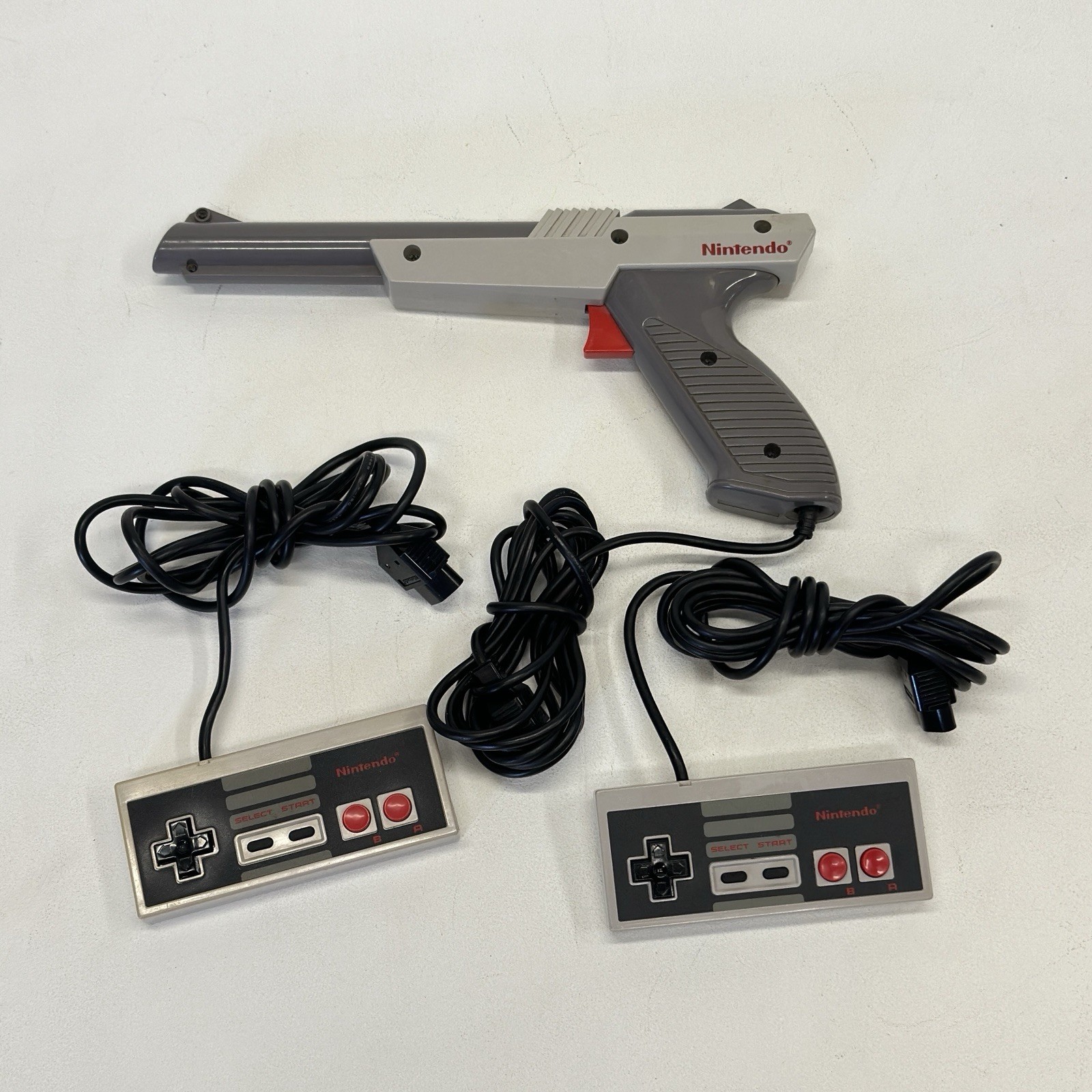 Nintendo NES Controllers NES-004 NES-005 and Zapper Light Gun Gray original