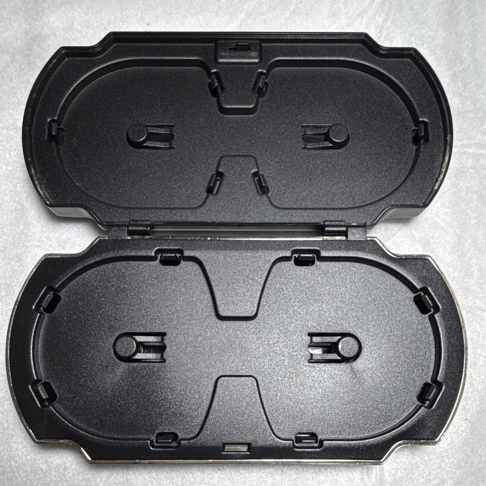 PlayStation Portable Rigid Plastic Game Case for Sony PSP with Partitions Black
