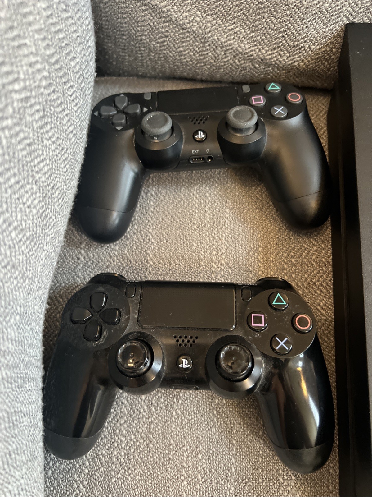 Sony PlayStation 4 PS4 500GB Black Console with Two controllers HDMI Power Cord