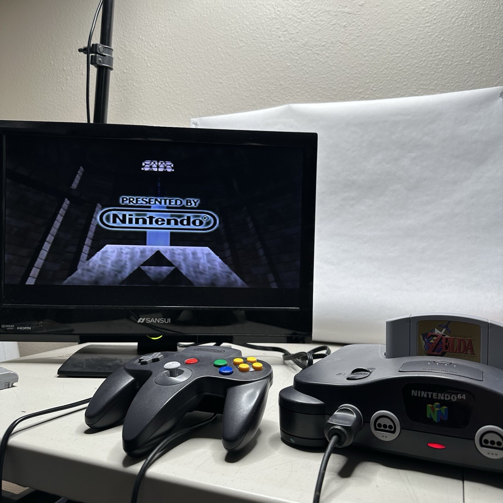 Nintendo 64 N64 Gaming Console with Black Controller & Cords READ
