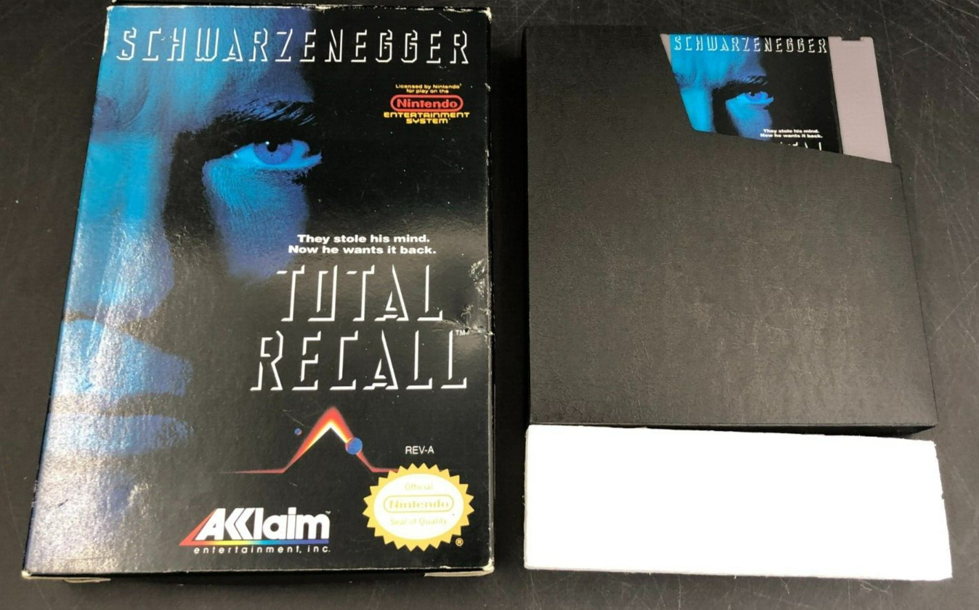 TOTAL RECALL Nintendo NES Video Game Box & Cartridge *OPEN BOX, SEE PICS*