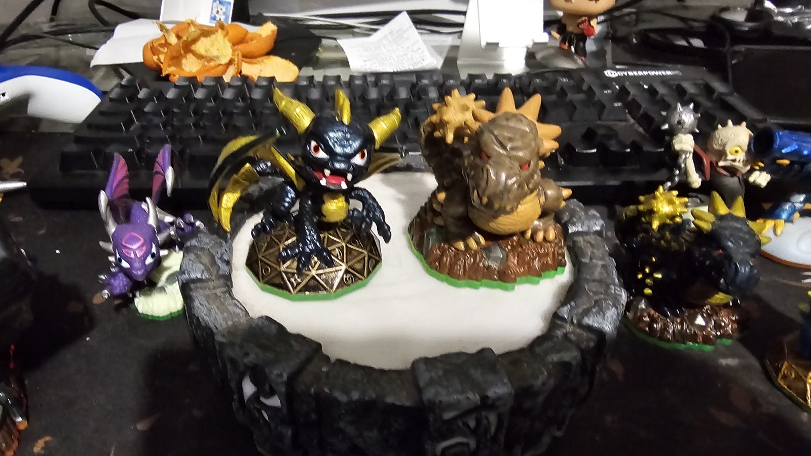 Activision Skylanders Lot Of 8 With Stand