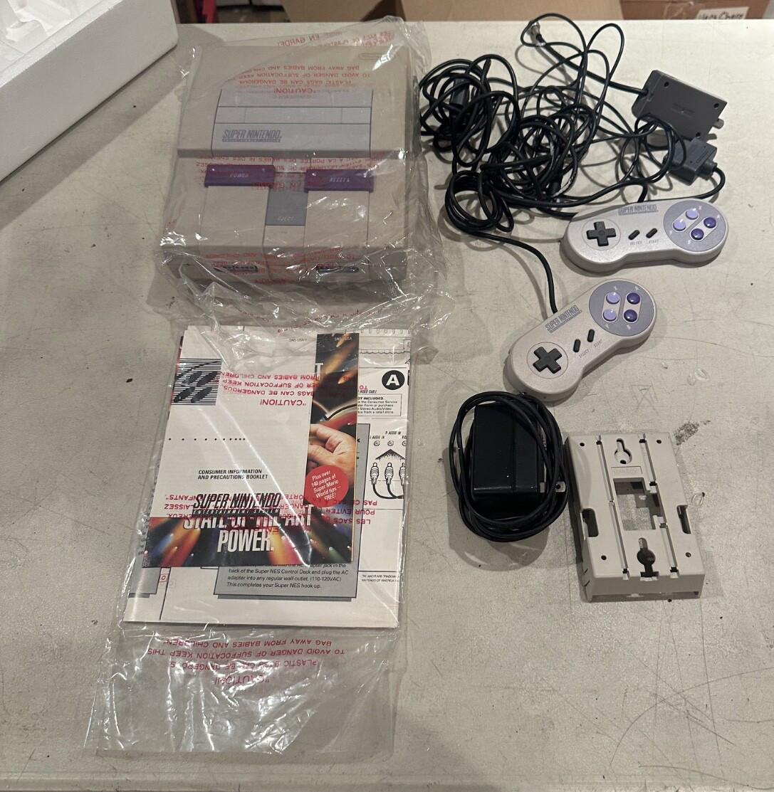 Super NES Nintendo Console Control Set COMPLETE IN BOX 2 Controllers