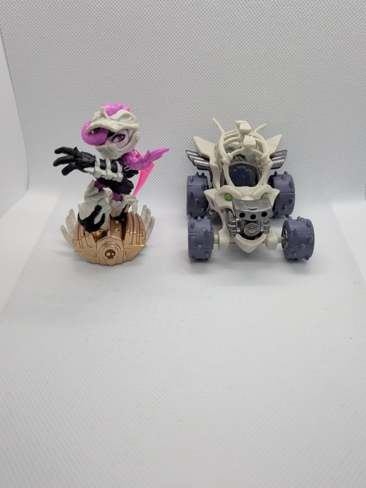 Skylanders Superchargers Bone Bash Roller Brawl Figure & Tomb Buggy Vehicle Set