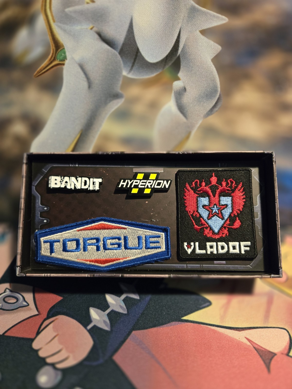 Borderlands Weapon Manufacturers Patch and Pin Set Loot Crate