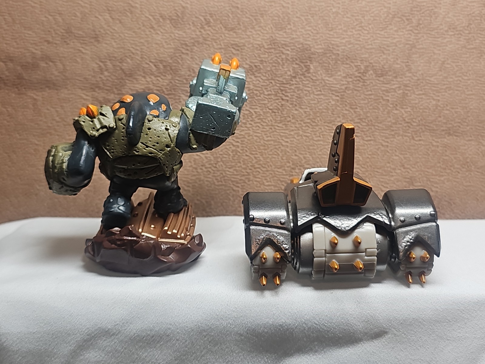 Skylanders SuperChargers Shark Shooter Terrafin Figure & Shark Tank Vehicle