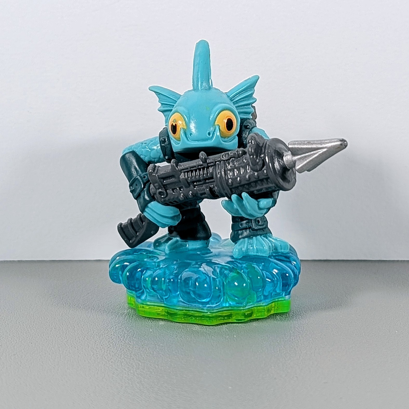 Skylanders Spyro’s Adventure Figure – Gill Grunt (Green Base)