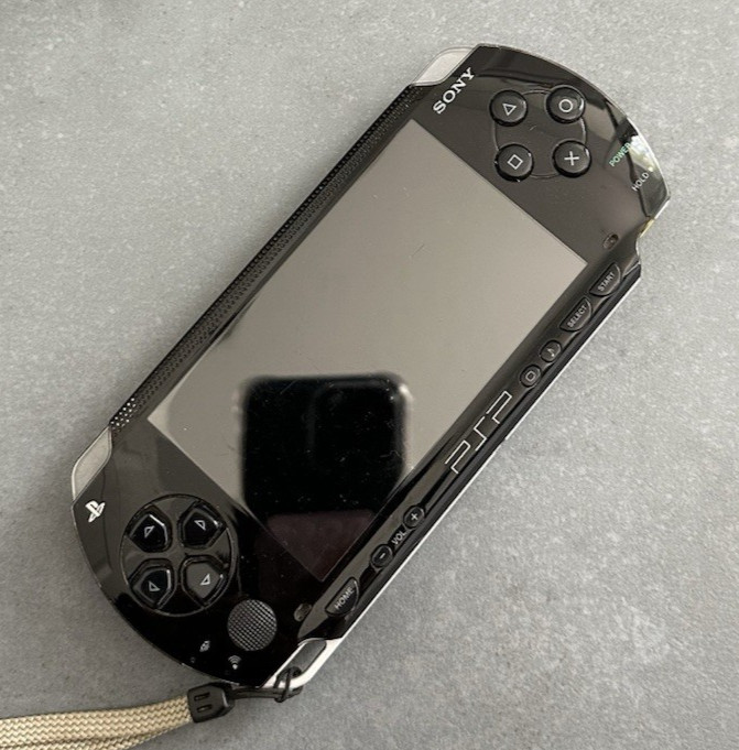 Sony PlayStation PSP-1001 Black PSP Portable Console + 6 Games + Charger + Case