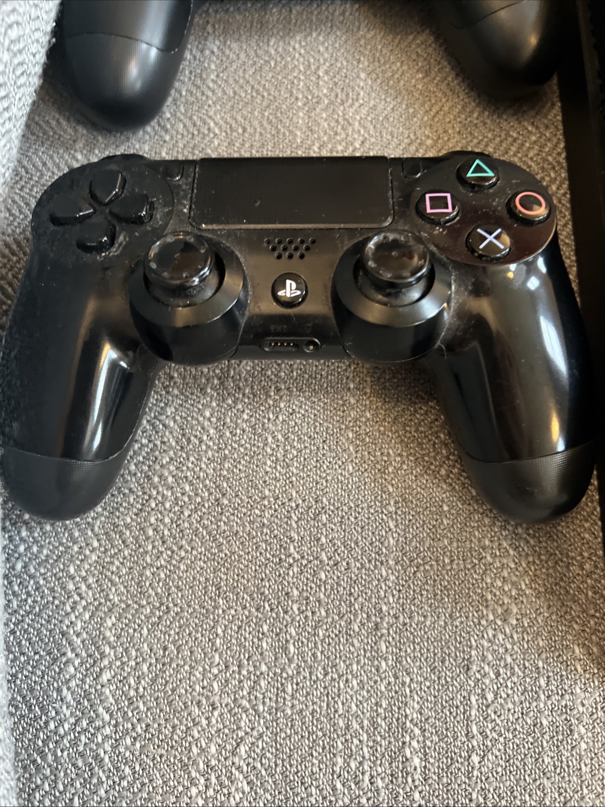 Sony PlayStation 4 PS4 500GB Black Console with Two controllers HDMI Power Cord