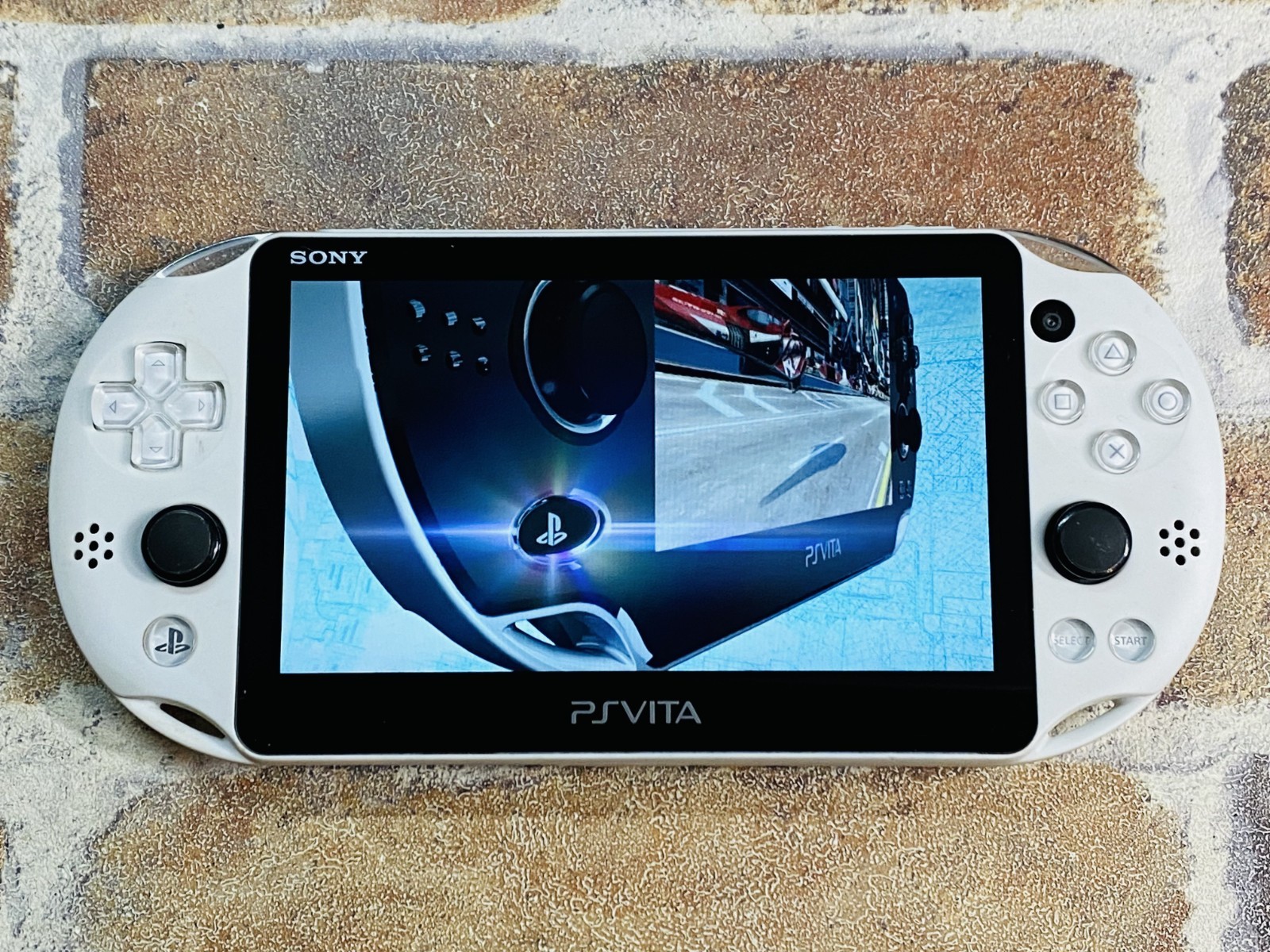 PS Vita Glacier White PCH-2000 SONY PlayStation Japan 8GB Charger Tested DDP