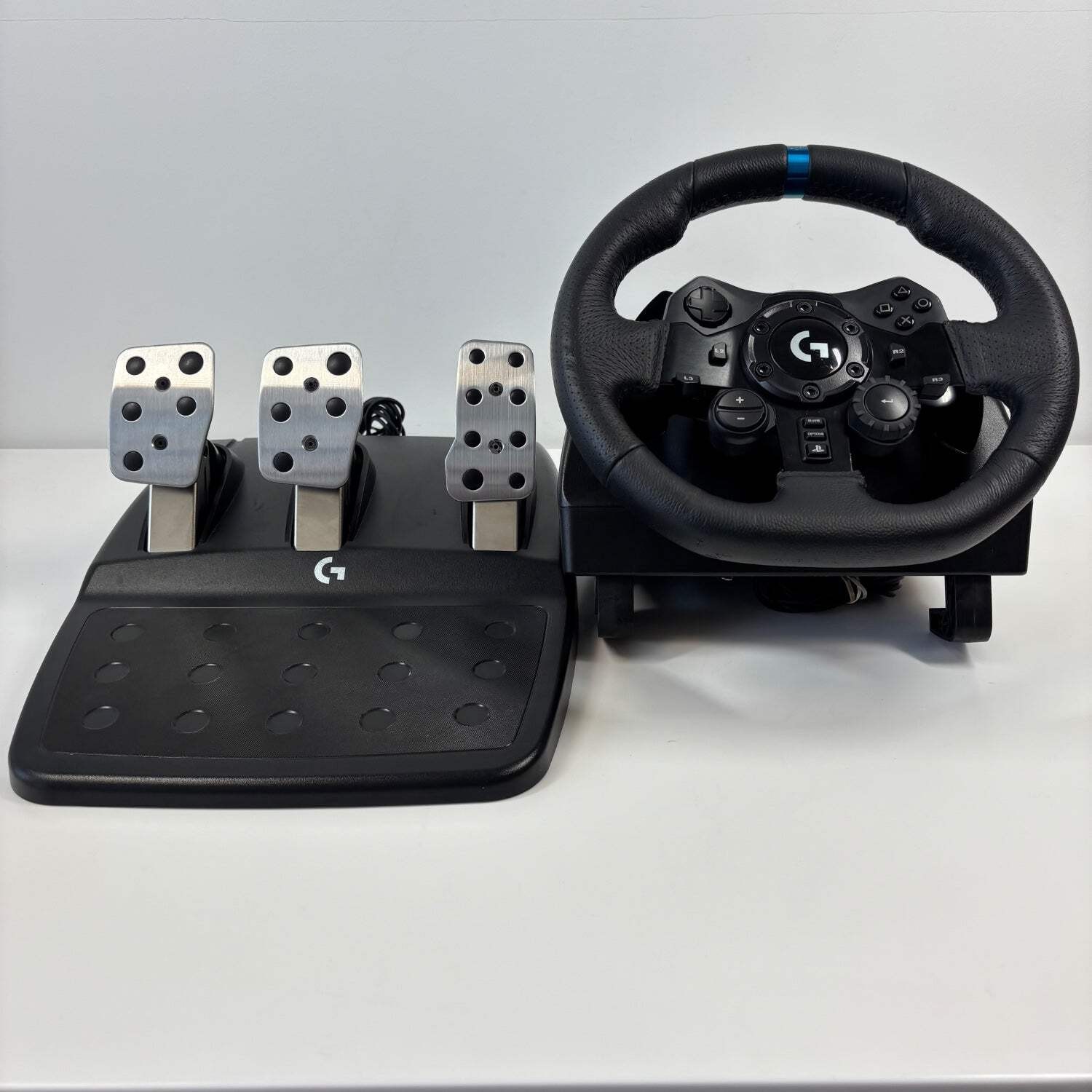 Logitech G923 Racing Wheel and Pedals Racing Wheel for PS5/PS4/PC WU0006