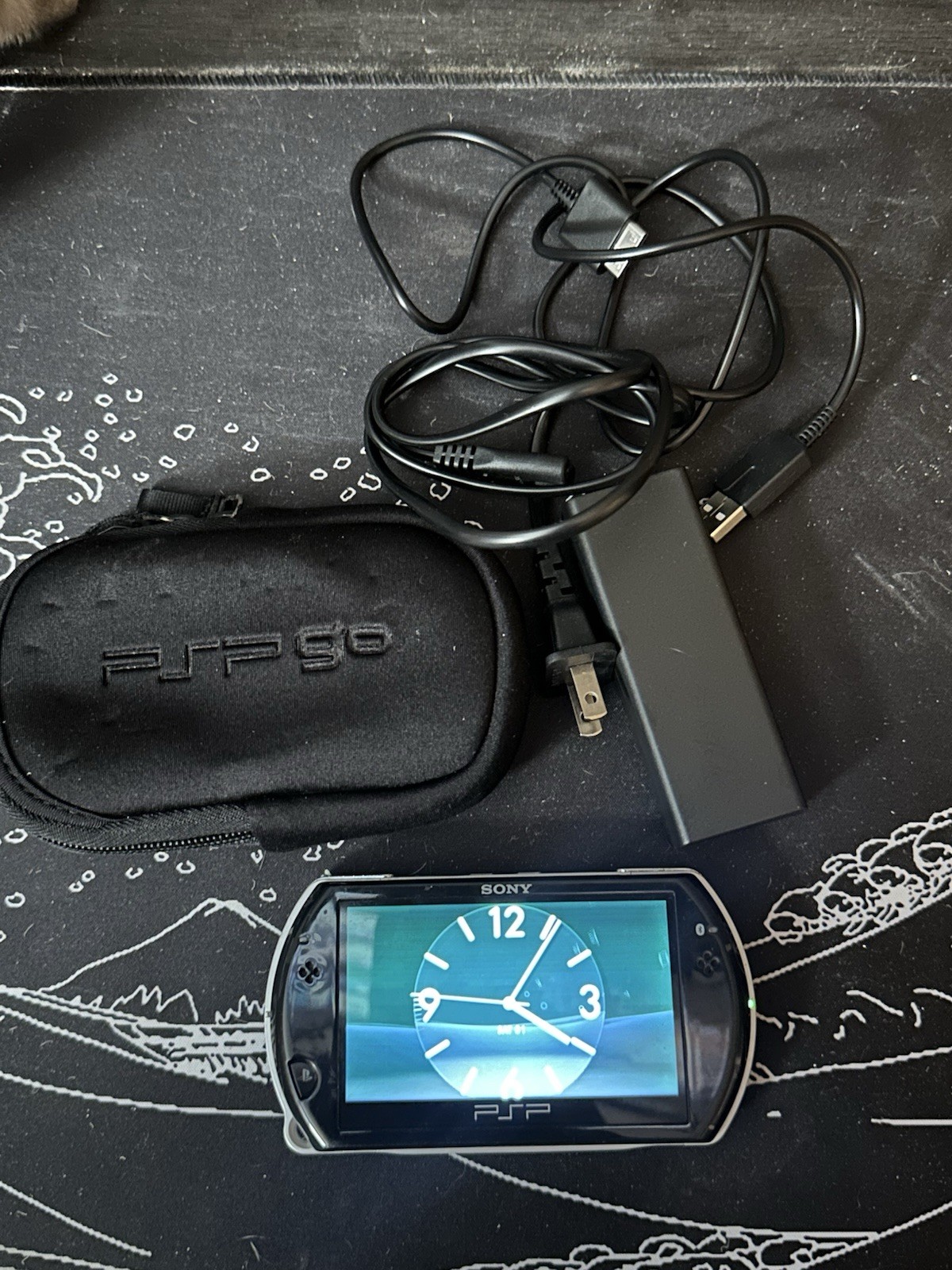 Sony PlayStation Portable PSP Go Piano Black Console Charger Tested