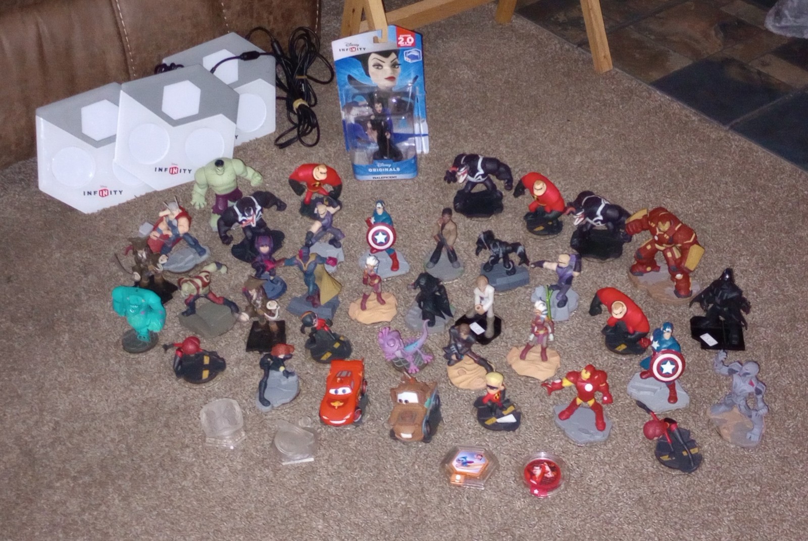 Disney Infinity Lot Of 3 Portal Bases, 38 Figures, & Extra Marvel Pixar Starwars