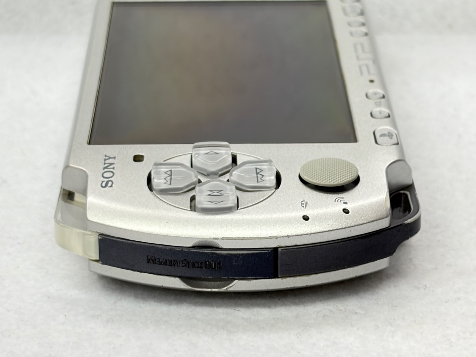 TESTED SONY PSP 3000 SILVER Console + Charger + battery + 3 game Region free 2GB