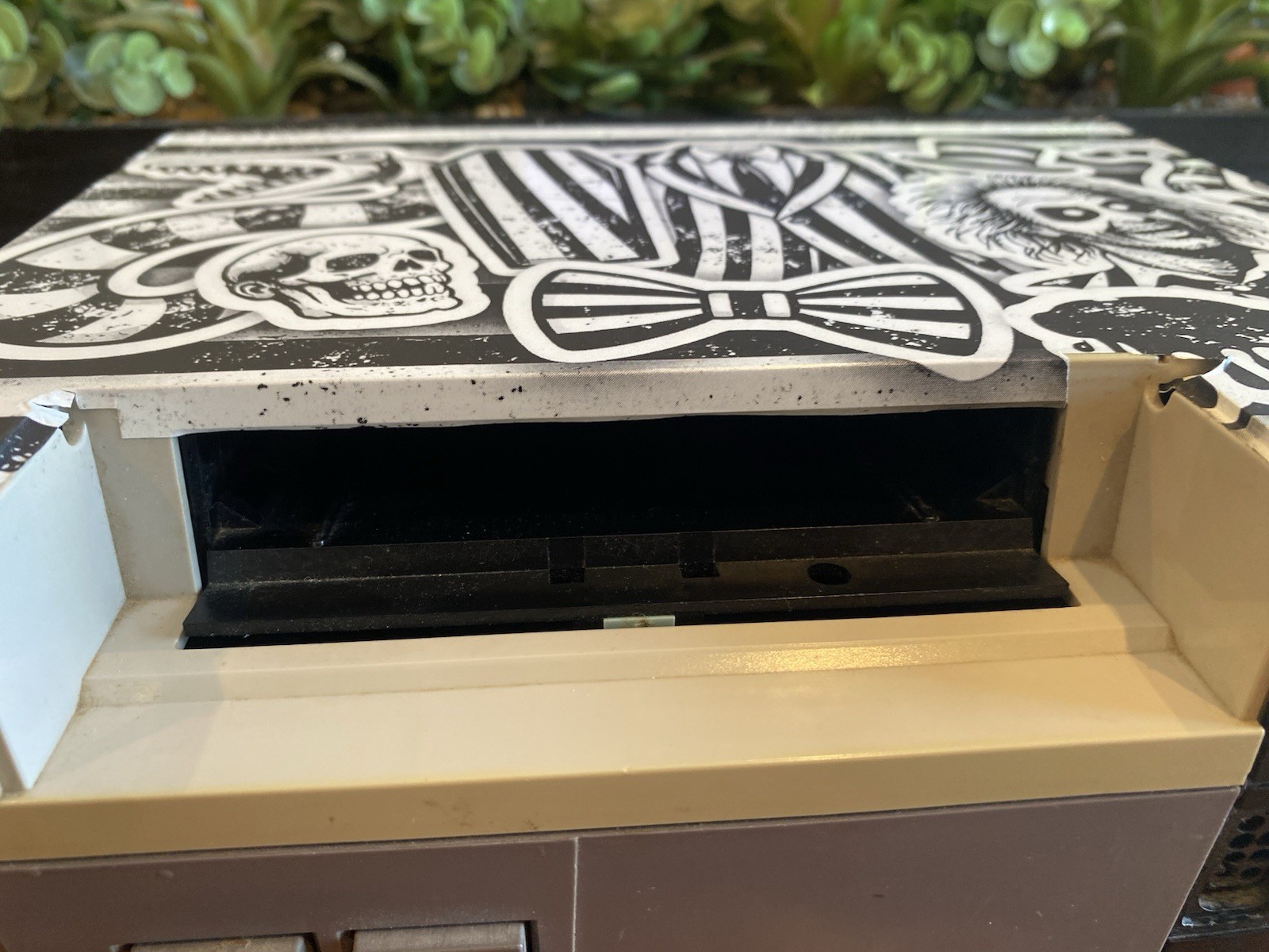 Nintendo NES Console w/ Beetlejuice Skin – TESTED – WORKS – PLEASE READ!