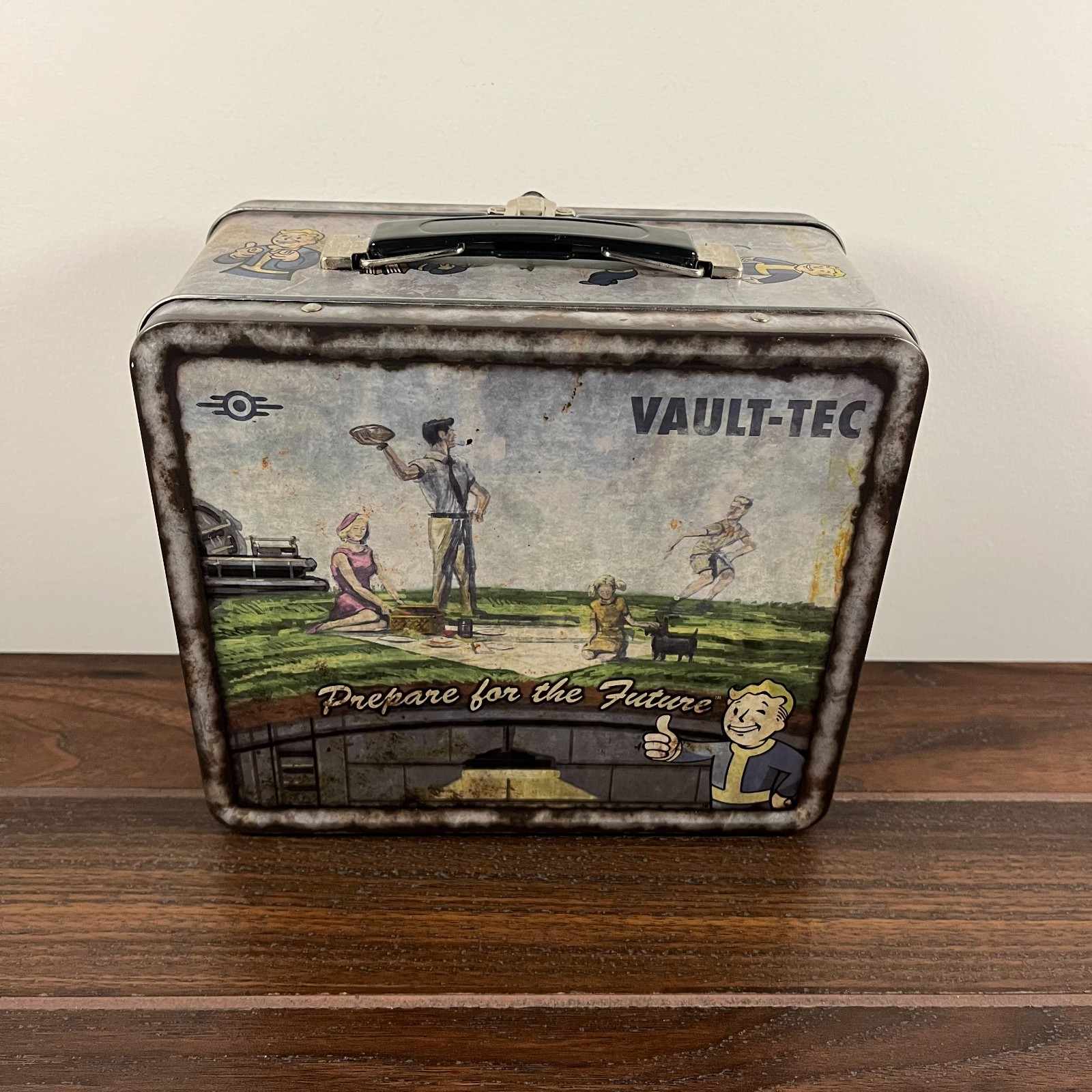 Fallout 3 Fanwraps Vault-Tec “Weathered” Tin Tote – Lunchbox | Excellent Cond.