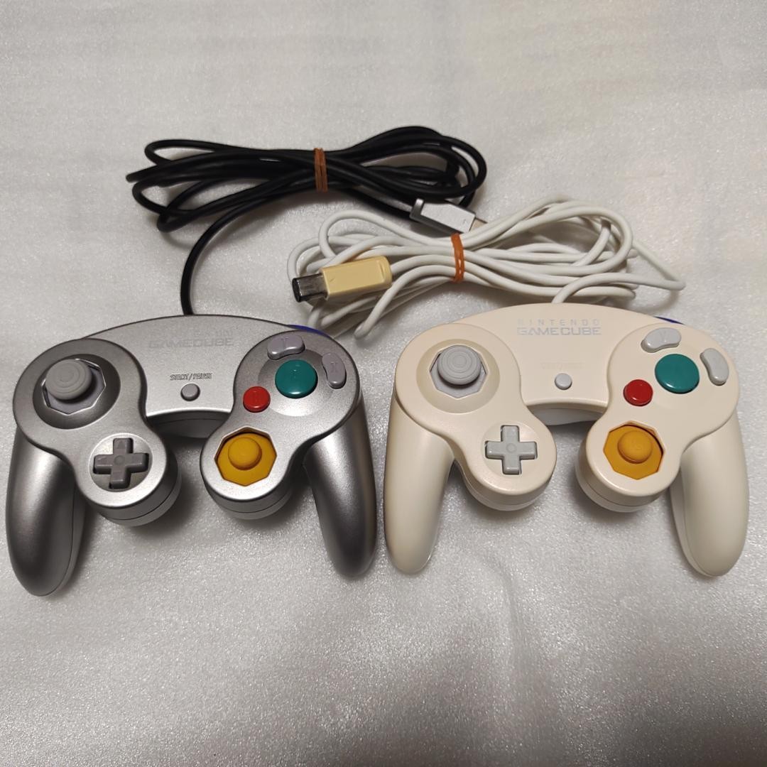 GameCube official controllers, white and silver, 2-pack. jp