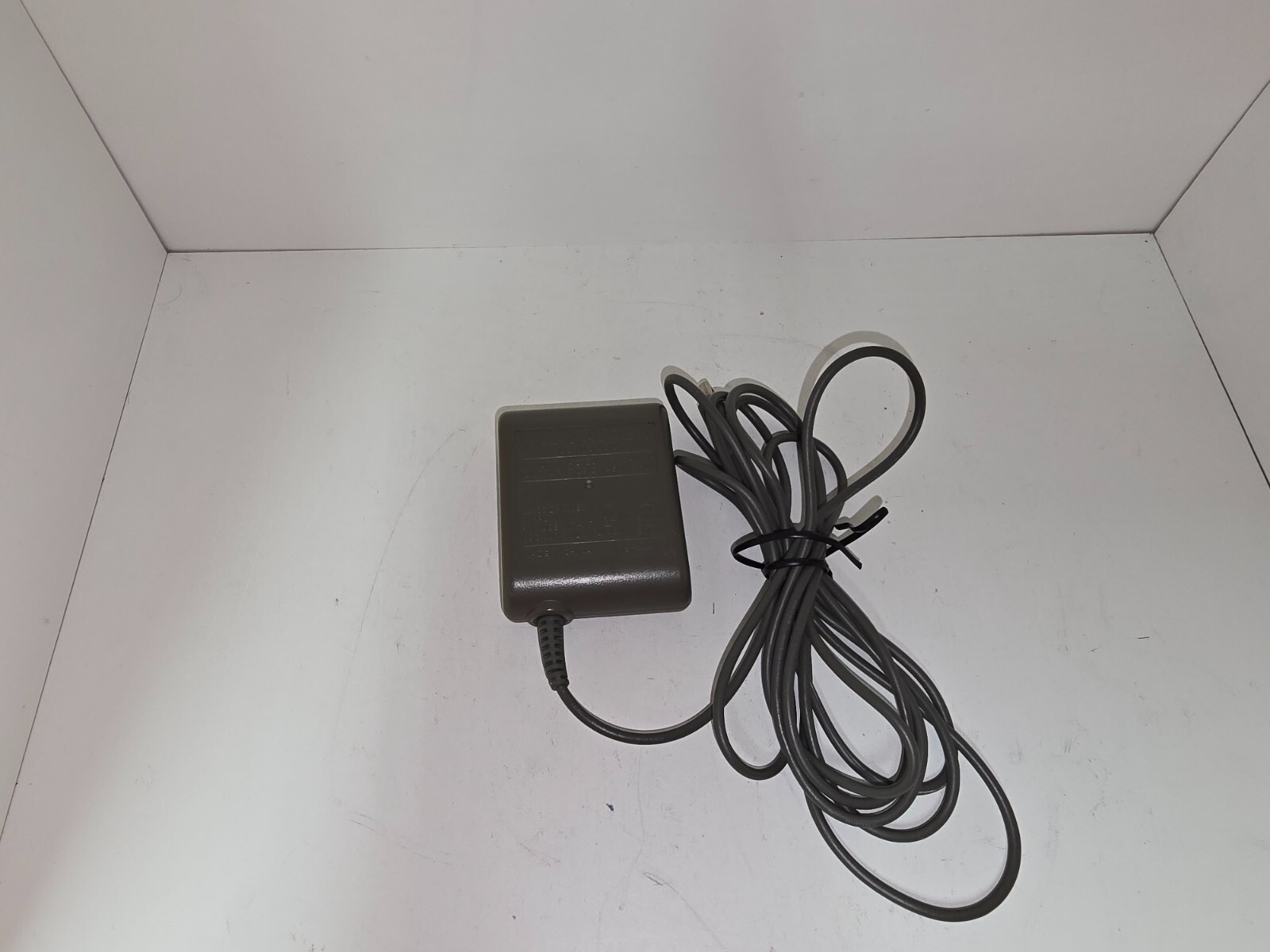 Nintendo usg-002 – A/C adapter