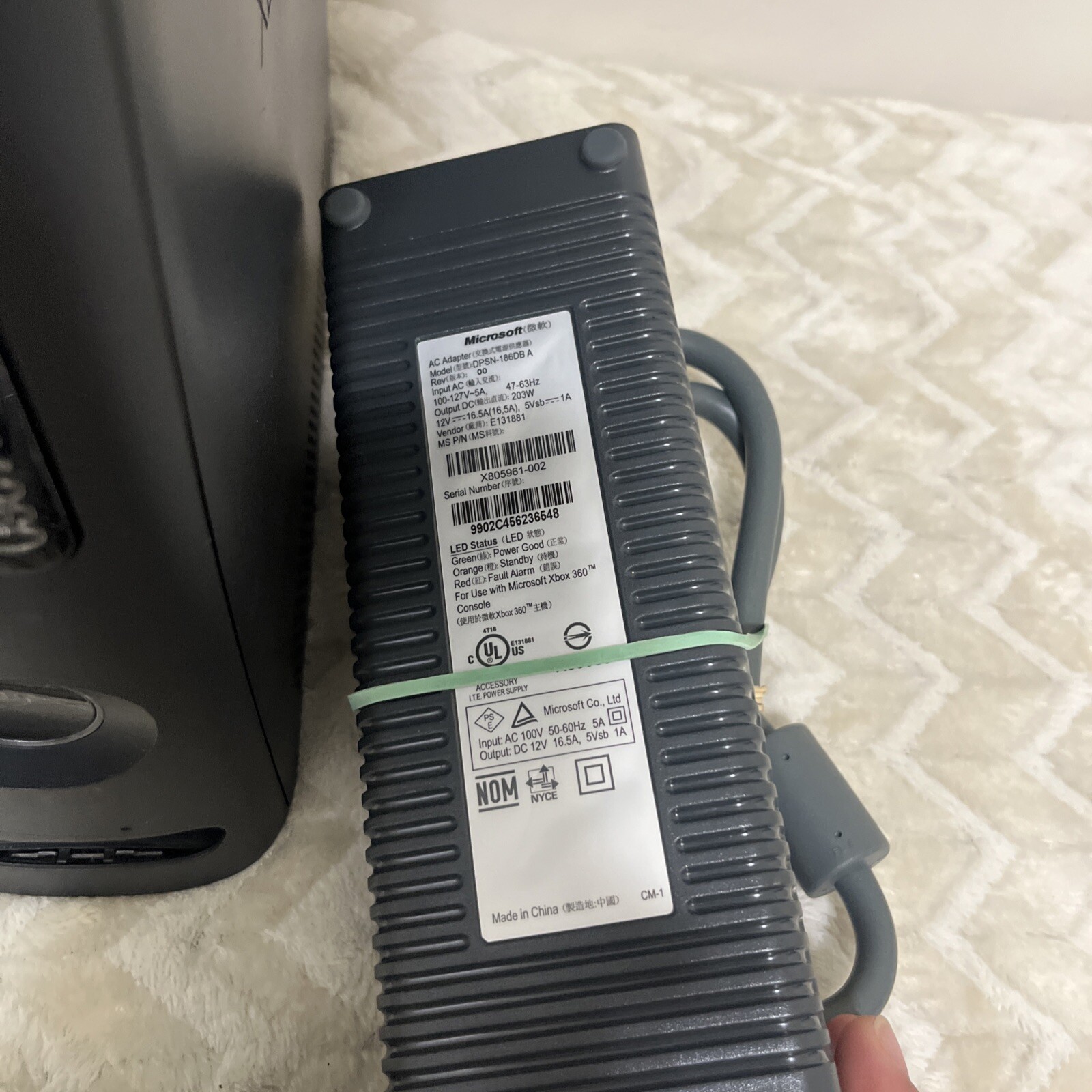Microsoft Xbox 360 120GB Console With Power Adapter , Controller & Motion Cam