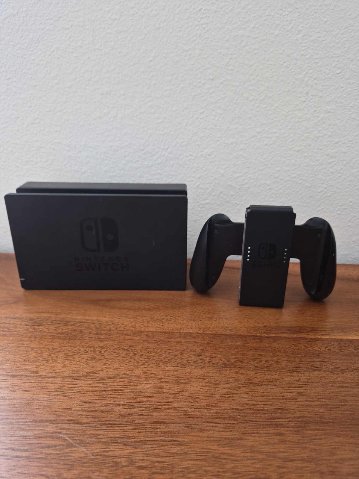 Nintendo Switch Game Console TV Dock HAC-007 & Joy Con Controller HAC-011